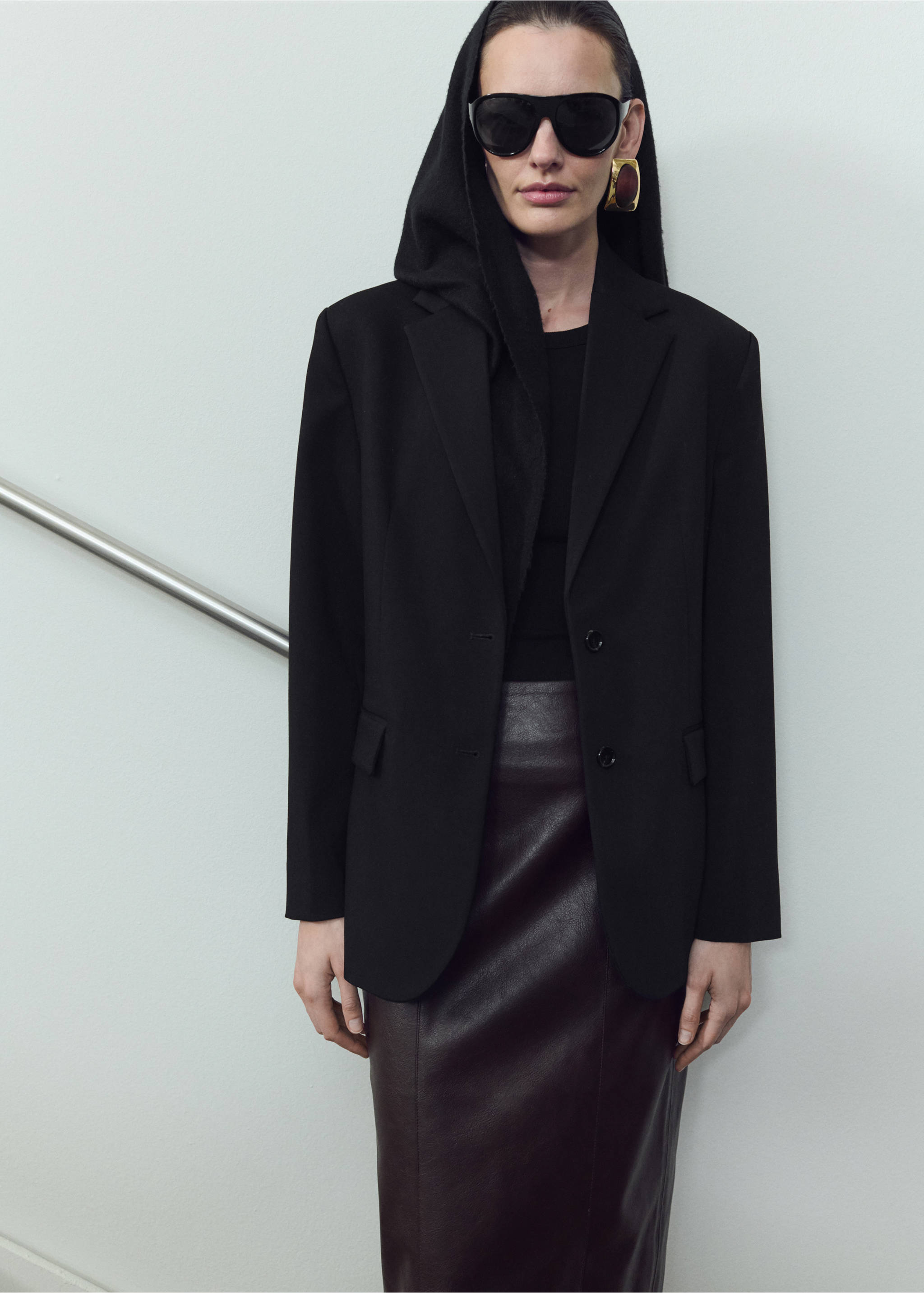 Blazer recta bolsillos solapa - Plano medio, Negro. Ref: 27094774-00.