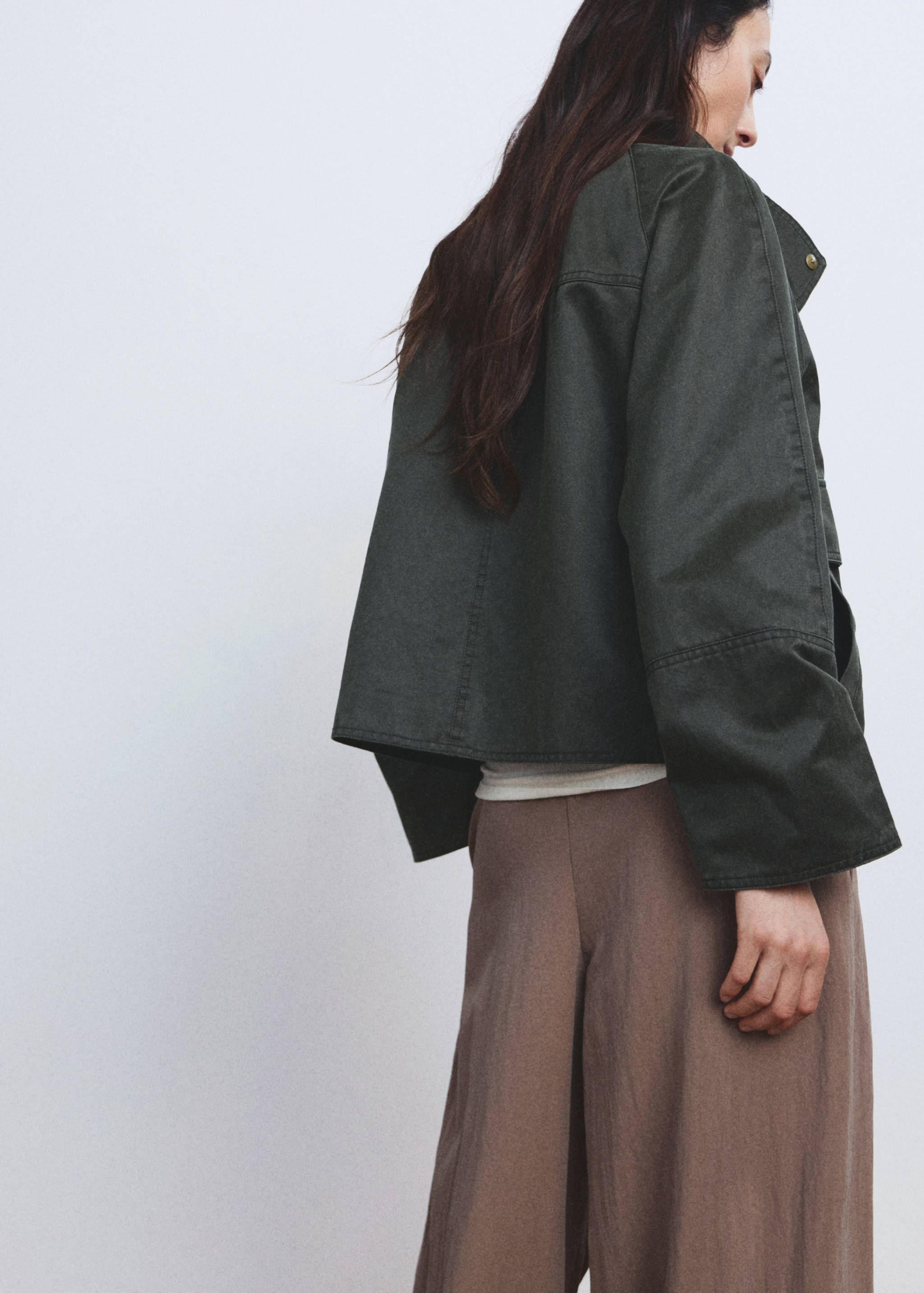 Funnel neck parka with pockets - Reverse of the article