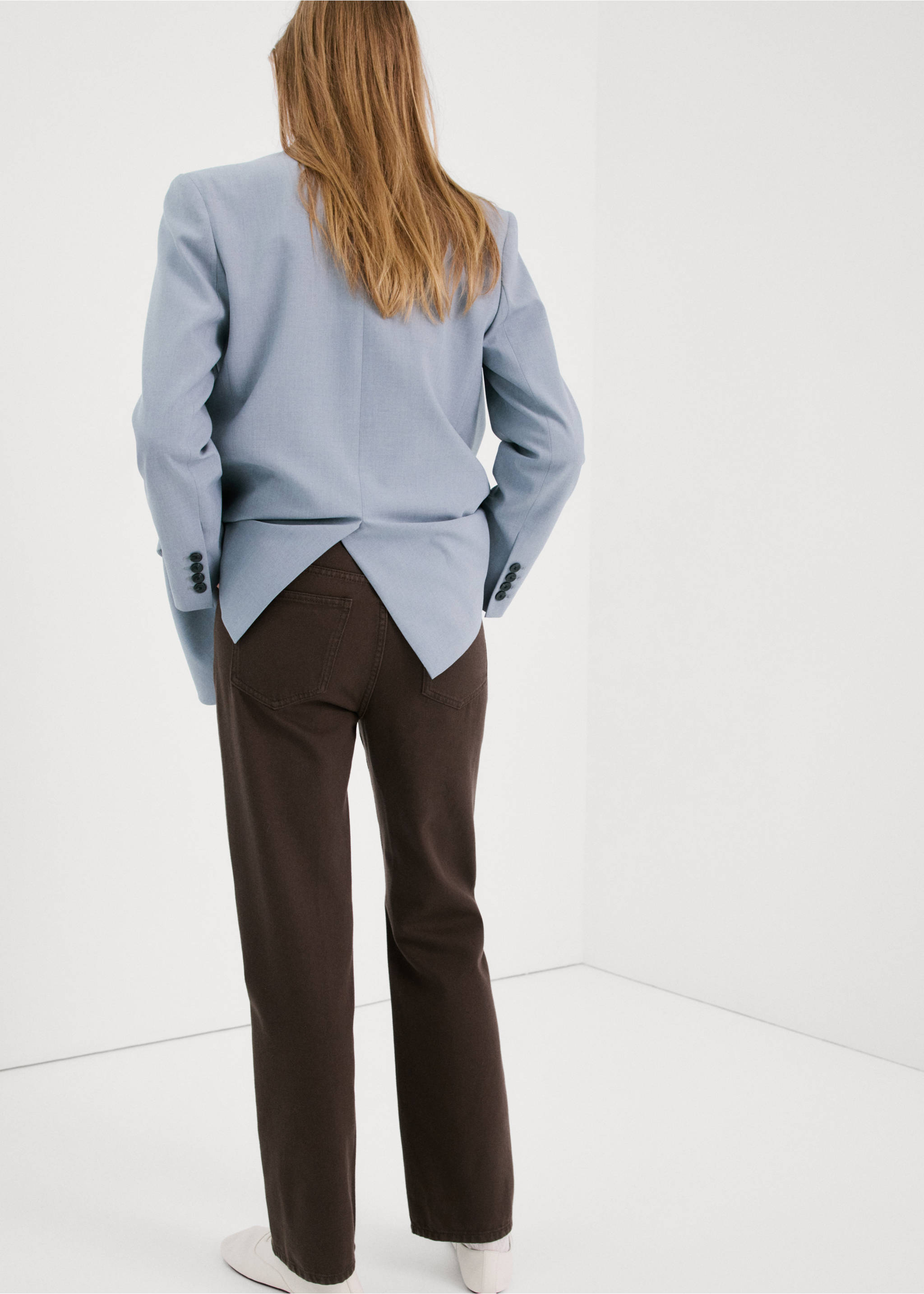 جينز ماتيلدا بقصة مستقيمة وخصر عالي - الجهة الخلفية للمنتج, شوكولاتة. Ref: 27094788-00.