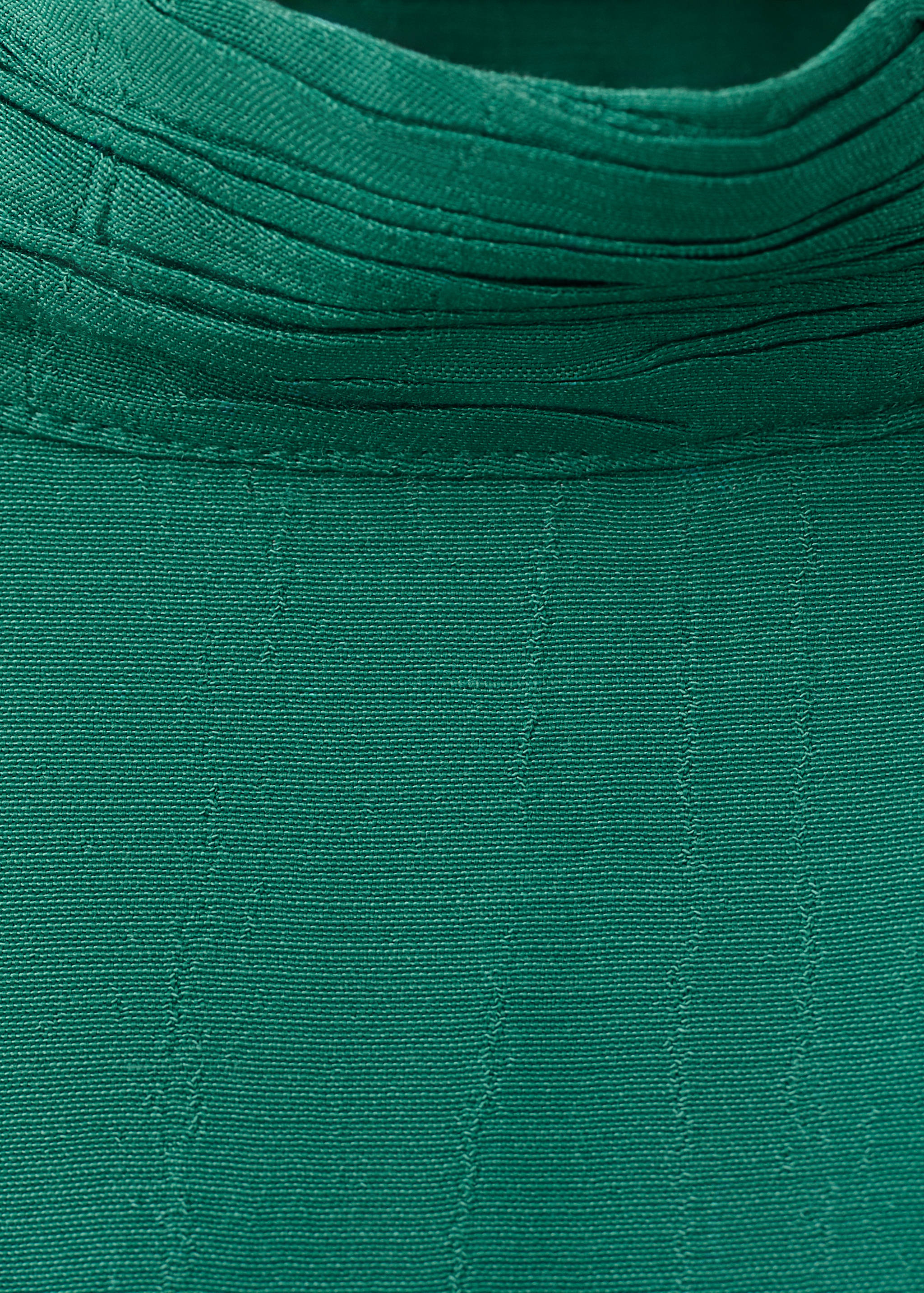 Neckholderbluse mit offenem Rücken - Detail des Artikels 8