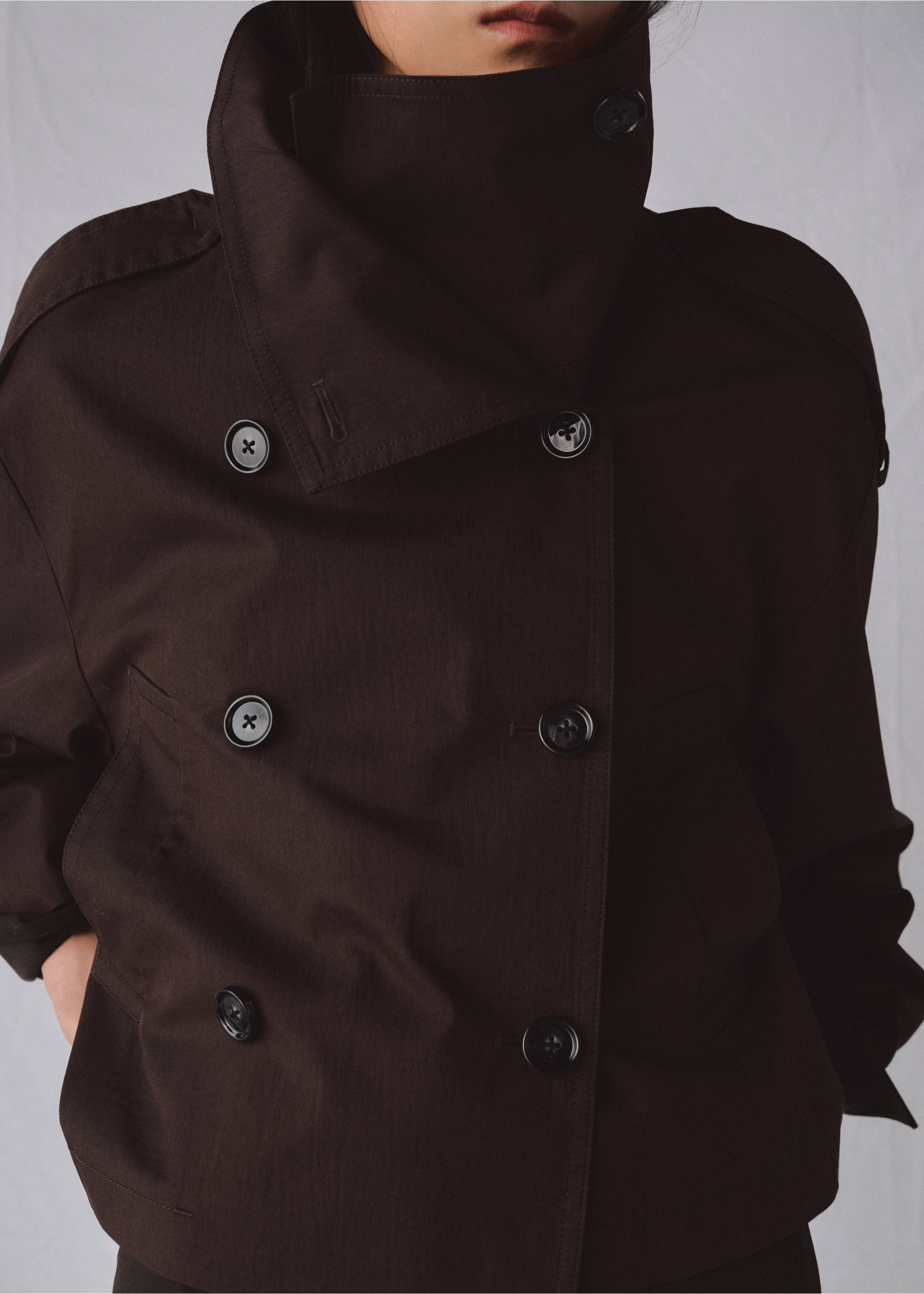 Trench crop coll embut - Detall de l'article 6, Xocolata. Ref: 27095814-00.