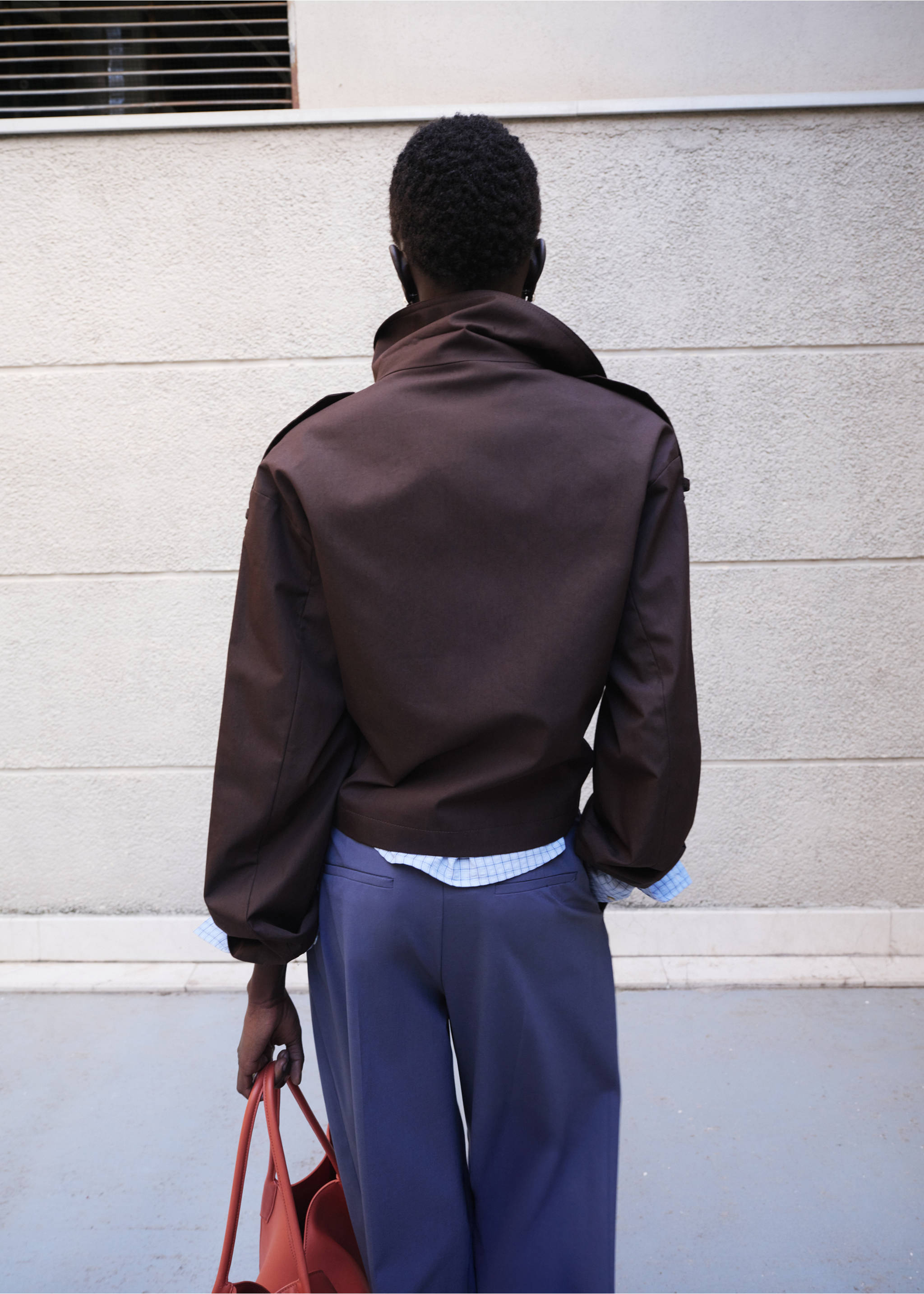 Funnel neck cropped trench coat - Reverse of the article, Chocolate. Ref: 27095814-01.