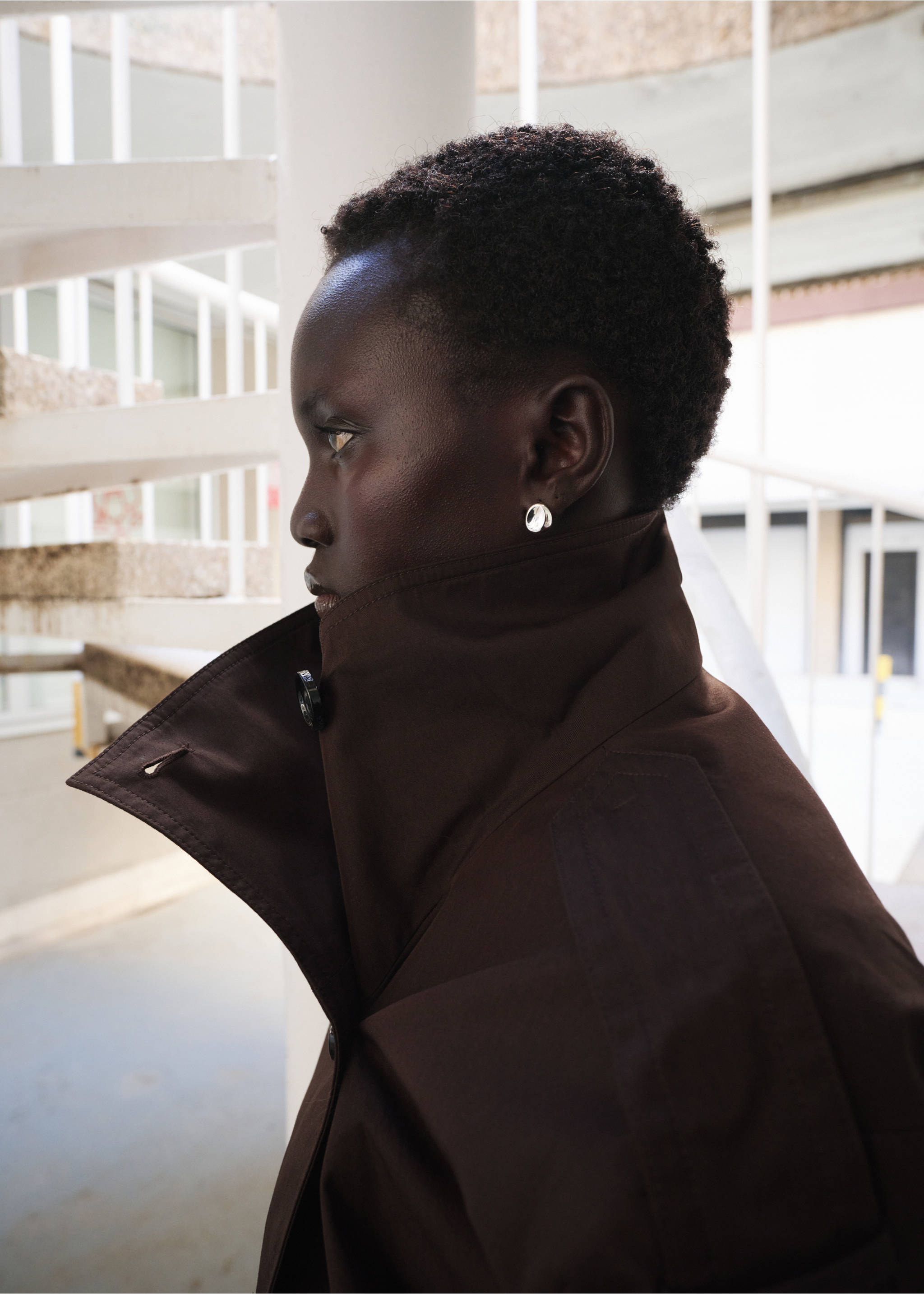 Funnel neck cropped trench coat - Details of the article 2, Chocolate. Ref: 27095814-01.