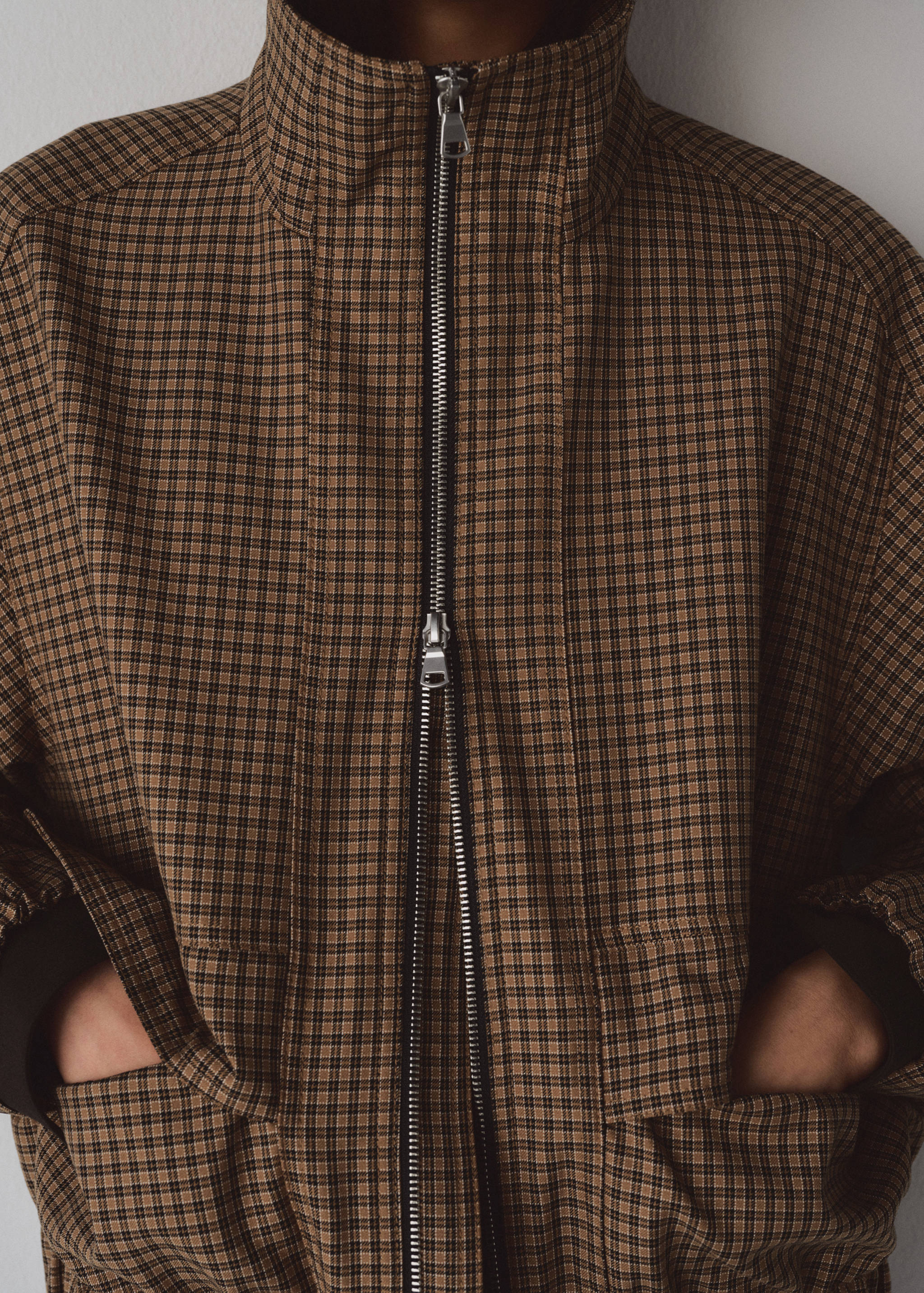 Houndstooth high-collar jacket - Details of the article 6