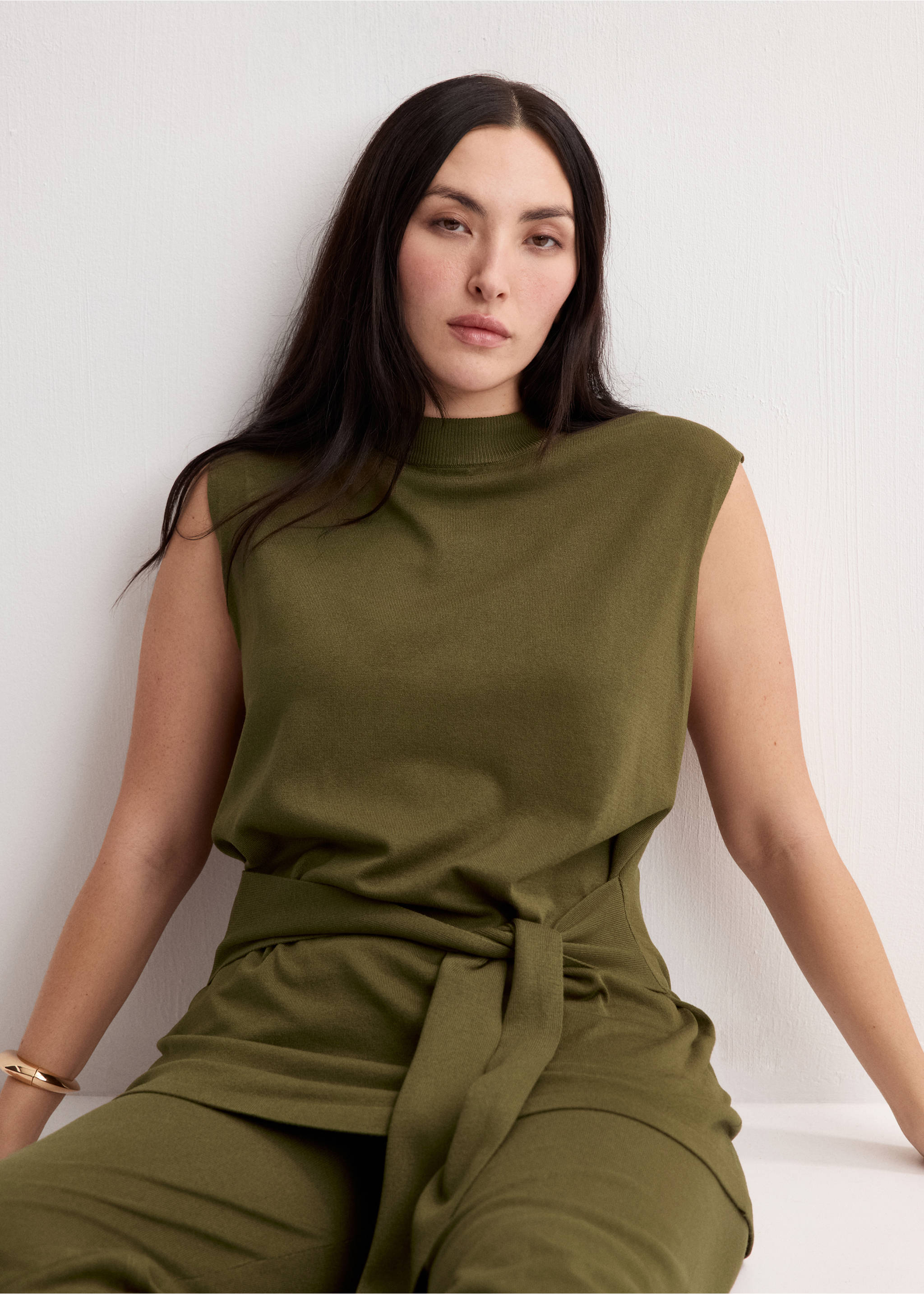 Chaleco punto cinturón - Detalle del artículo 5, Khaki. Ref: 27095820-00.