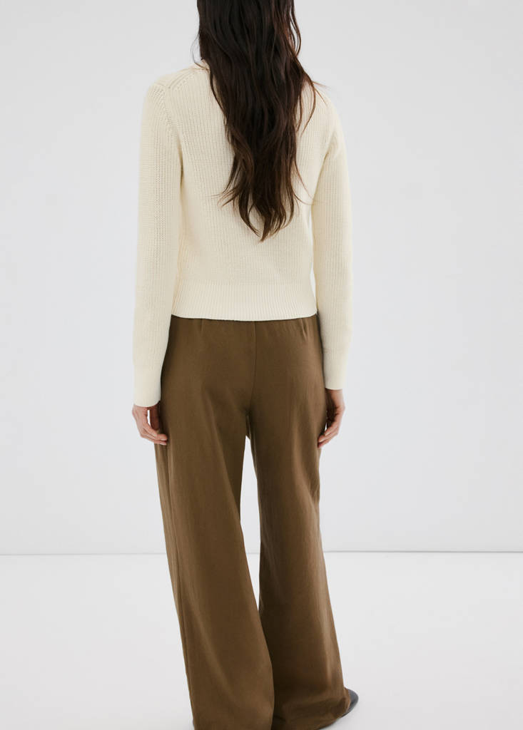 Knitted buttoned jacket — Ecru
