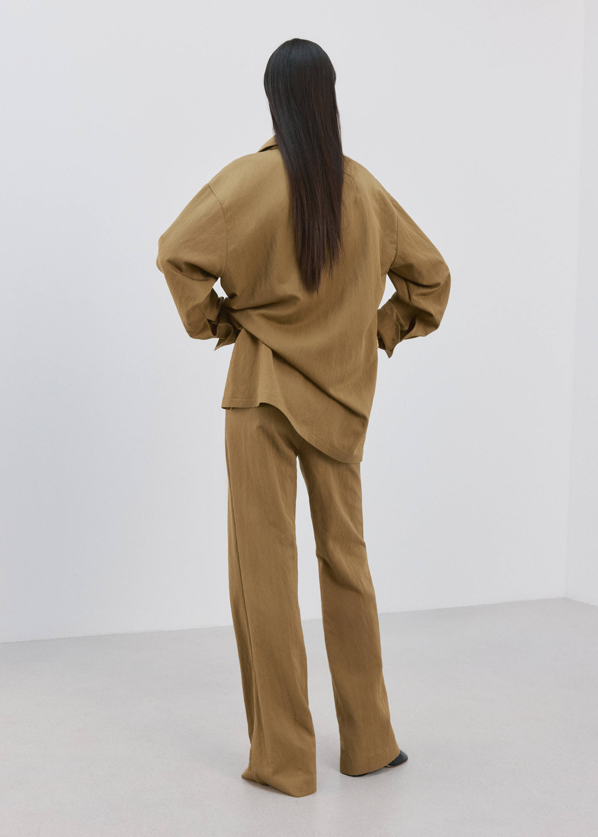 Straight mid-rise trousers - Reverse of the article