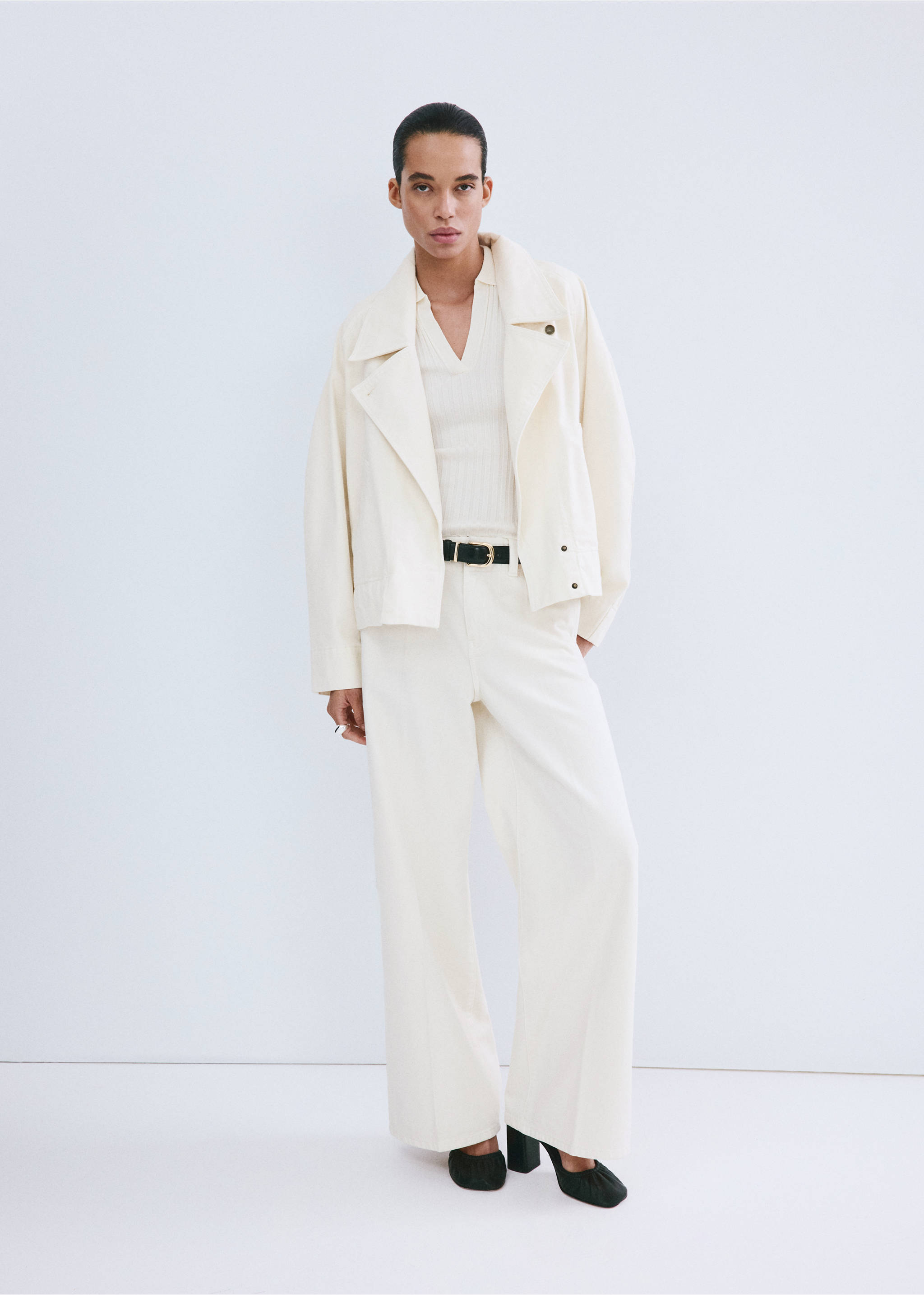 Trench-coat en coton maxi à revers avec  ceinture - Détail de l'article 6, Blanc cassé. Ref: 27095829-00.