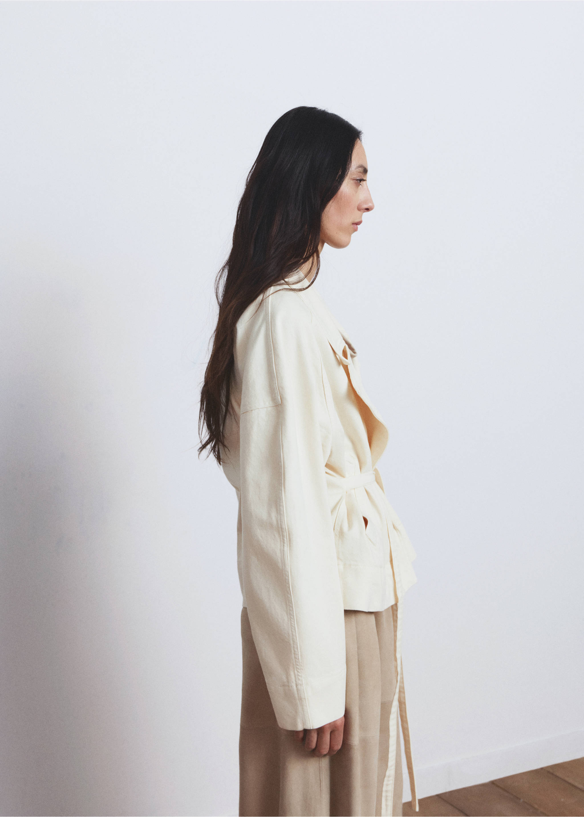 Cotton trench with maxi lapels and belt - Details of the article 2, Off White. Ref: 27095829-01.