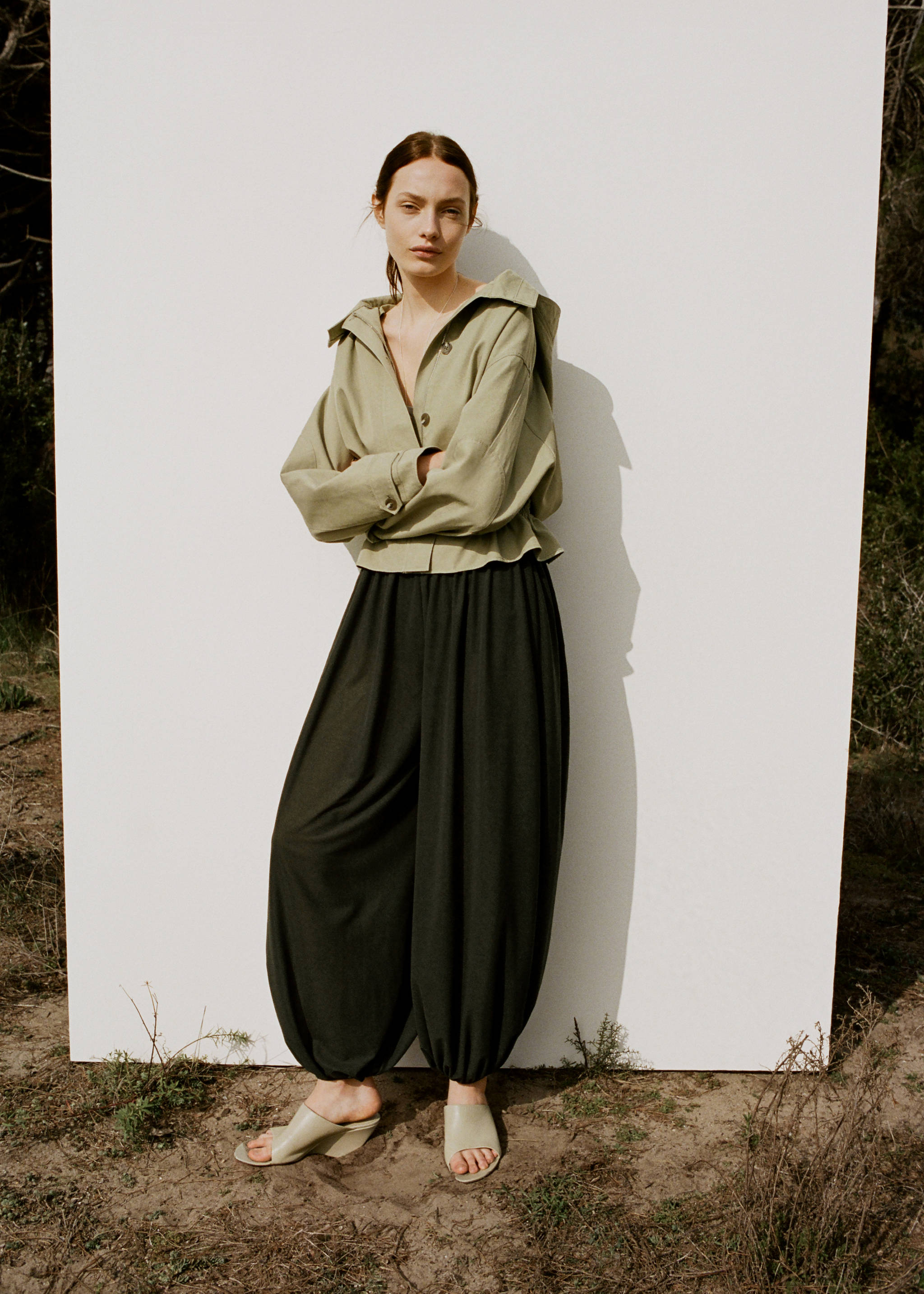 Mid-rise harem pants - Details of the article 6, Khaki. Ref: 27095831-00.