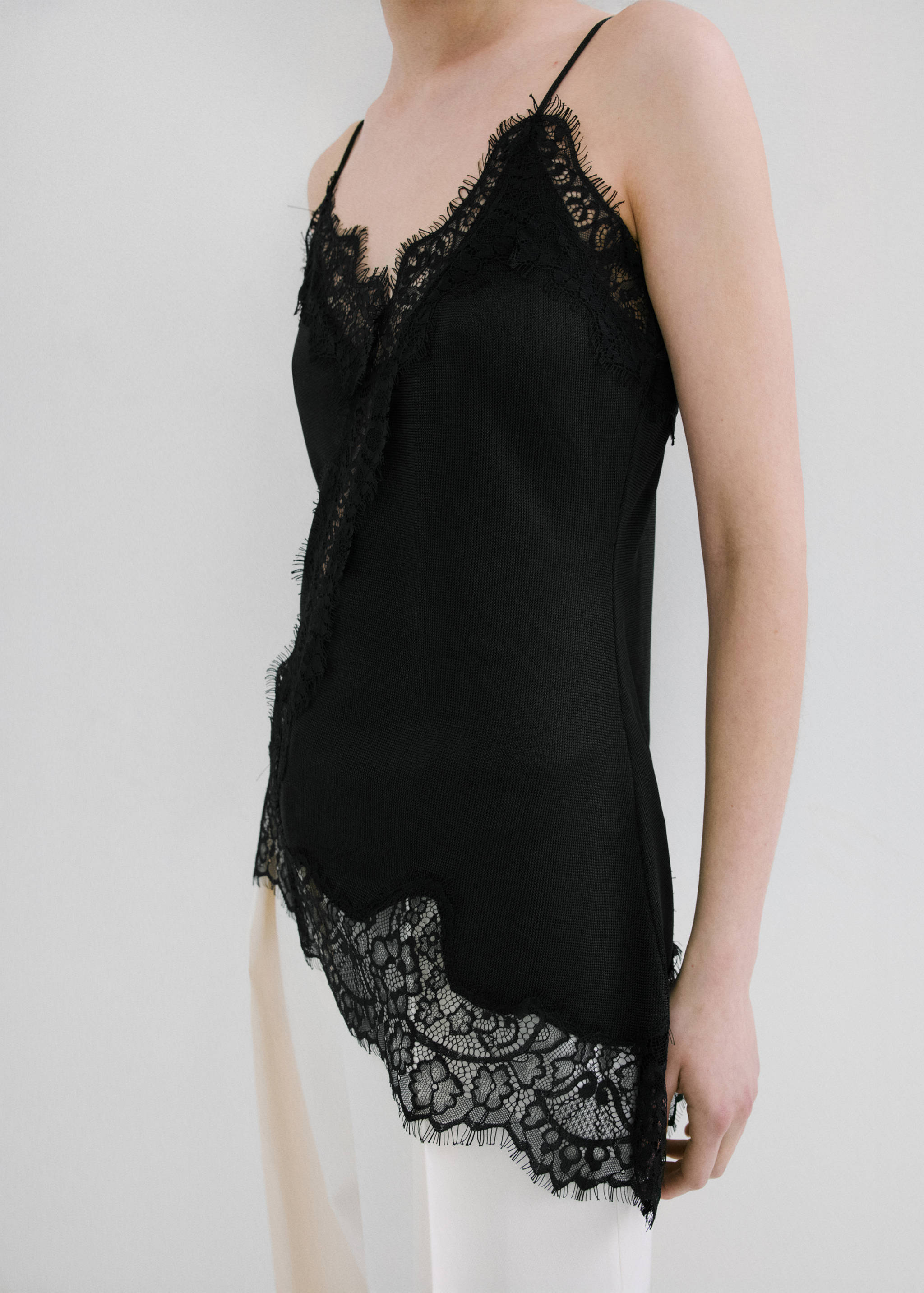 Asymmetric lace camisole top - Medium plane
