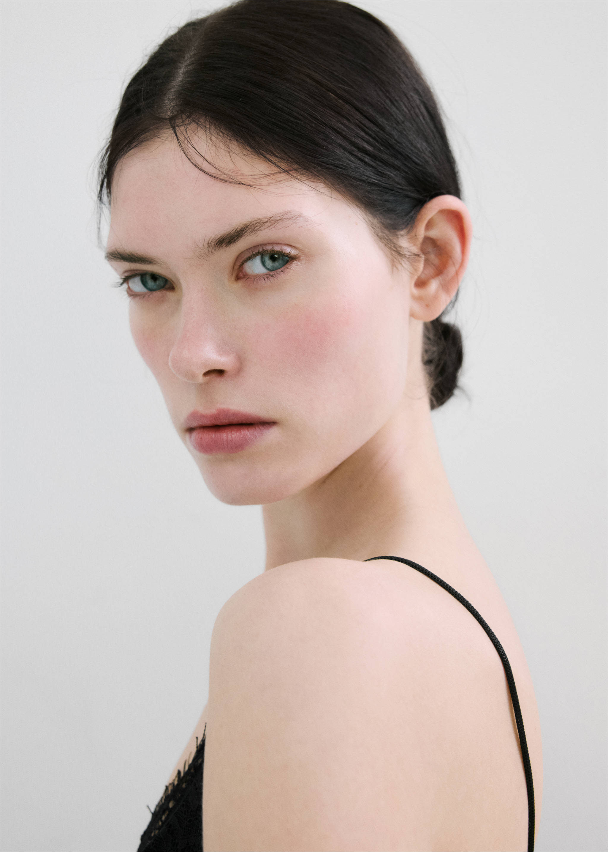 Asymmetric lace camisole top - Details of the article 1, Black. Ref: 27095838-00.