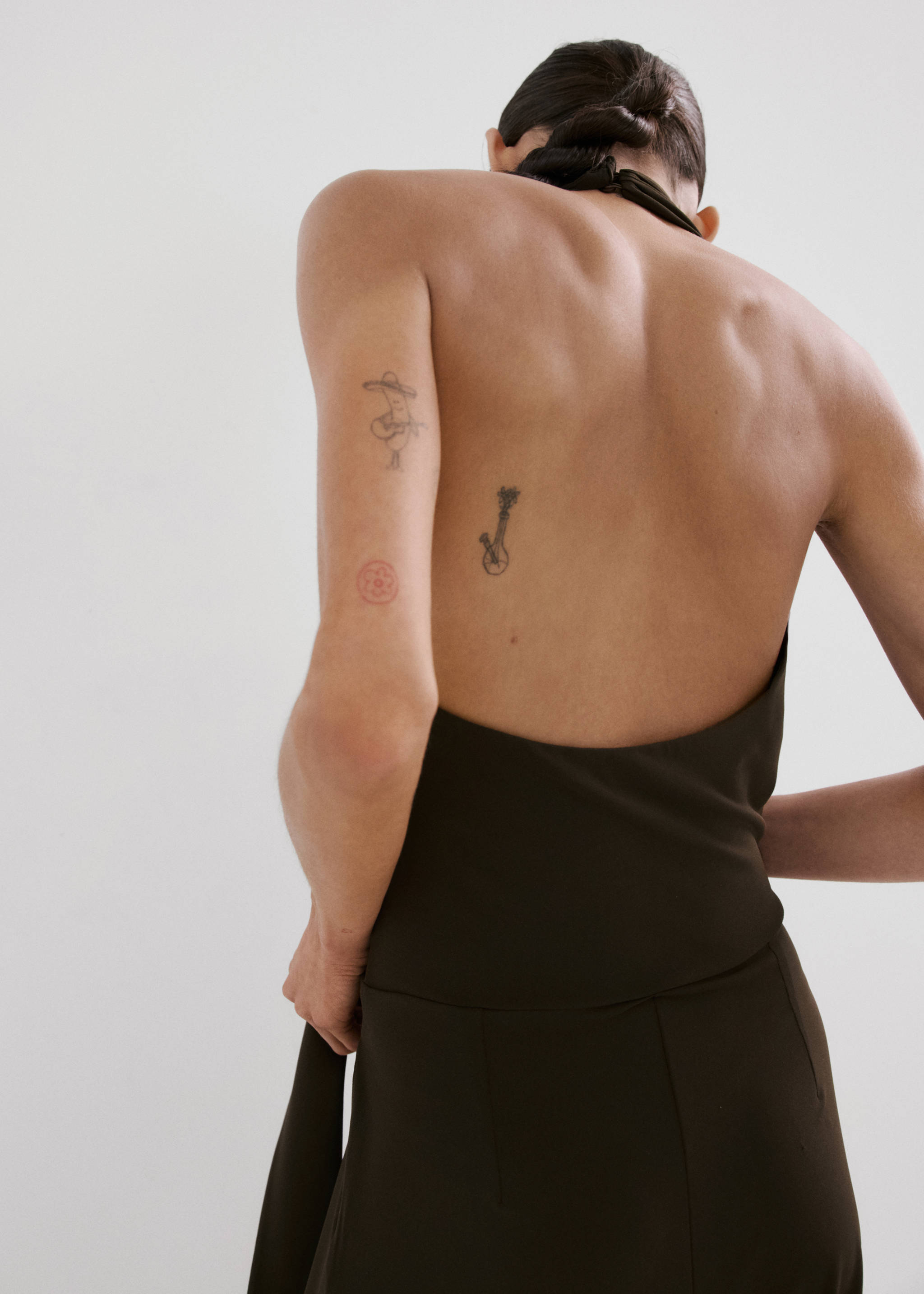 Granota creuada llaç - Revers de l'article