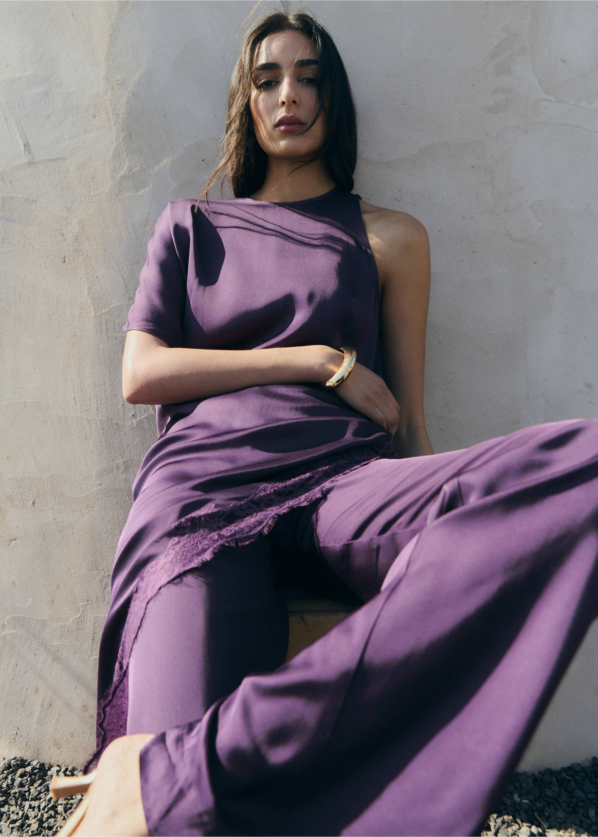 Top satiné dentelle asymétrique - Verso de l’article, Pourpre. Ref: 27095844-00.