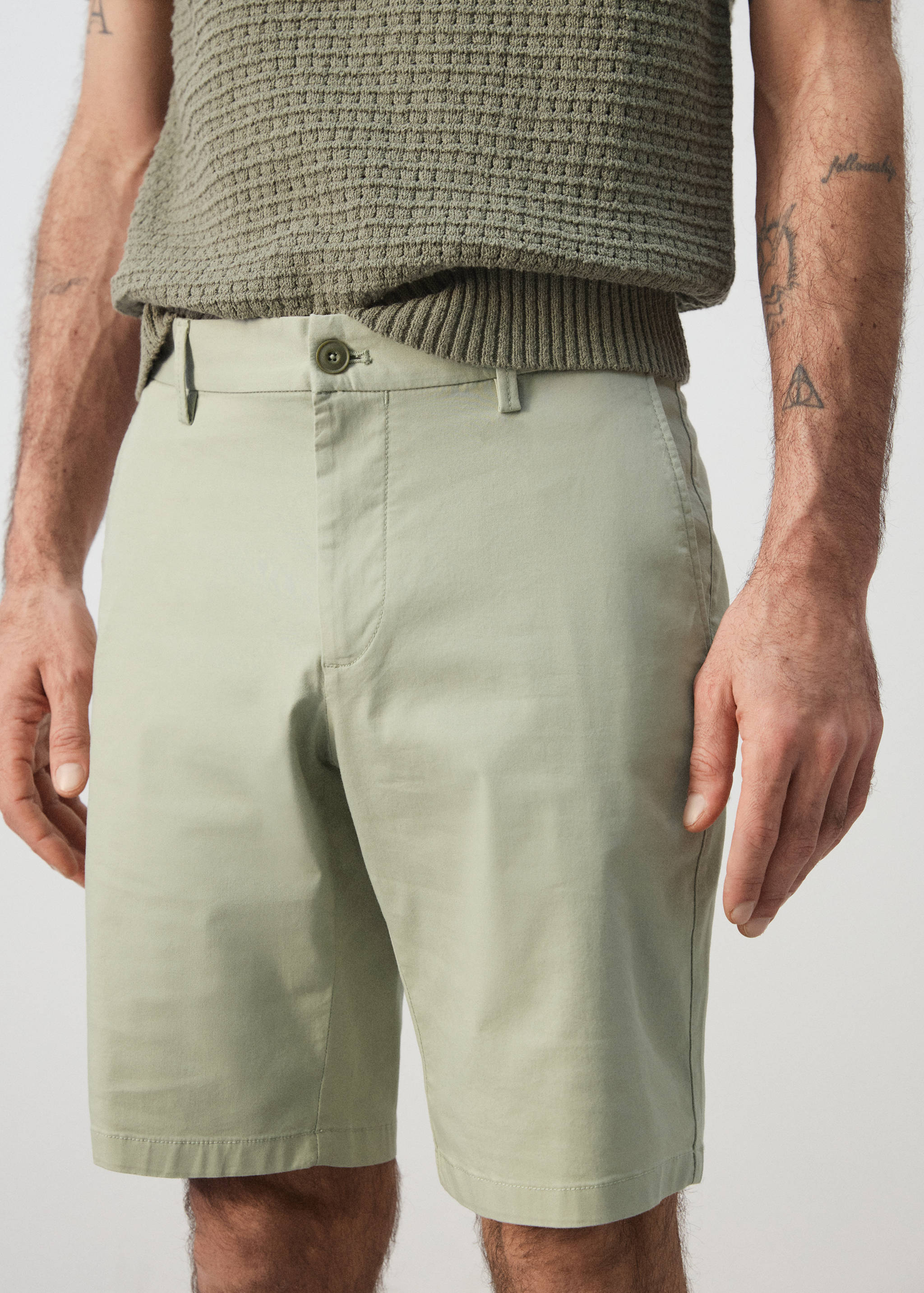 Slim-fit chino cotton bermuda shorts - Details of the article 1