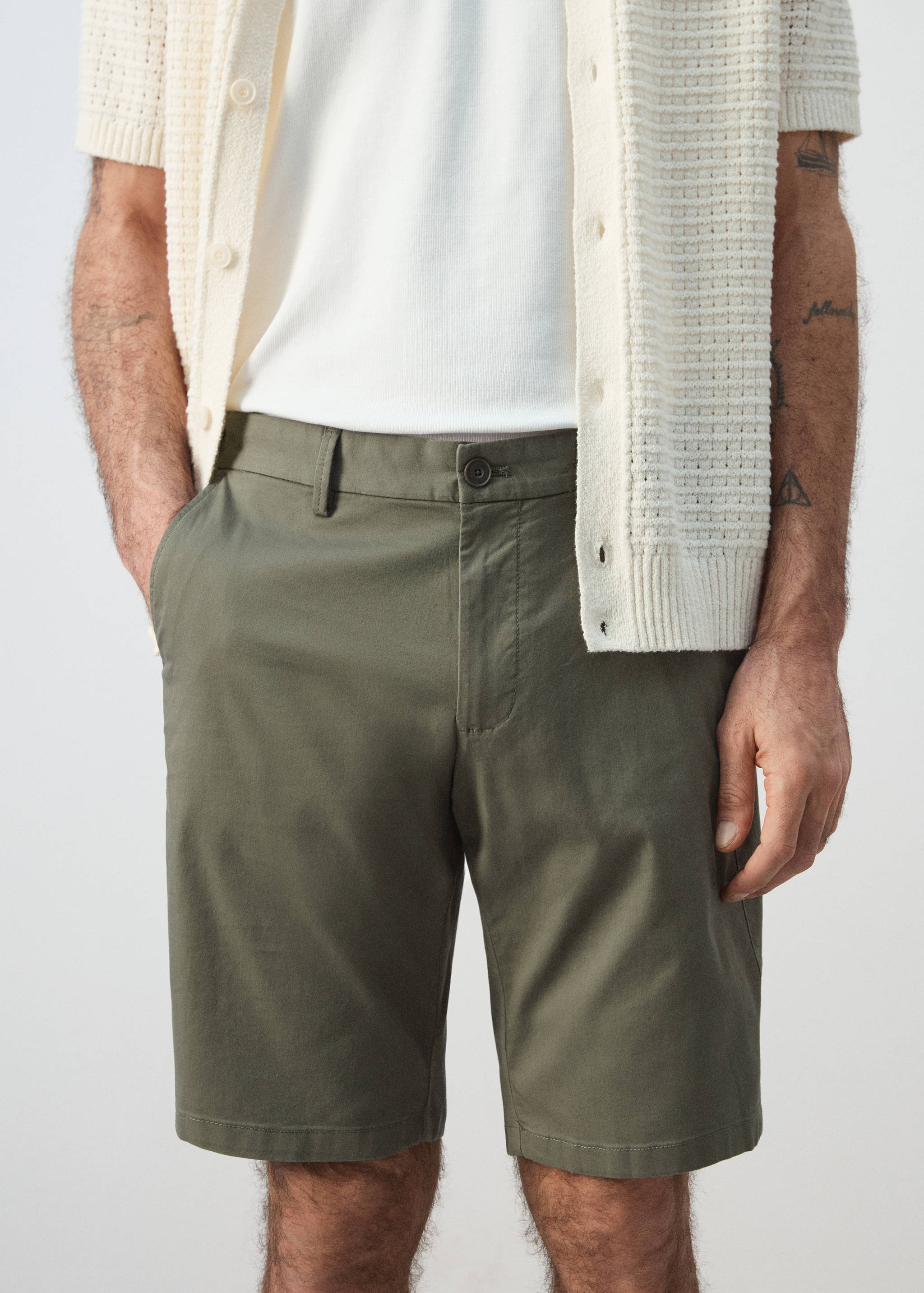 Slim-fit chino cotton bermuda shorts - Details of the article 1
