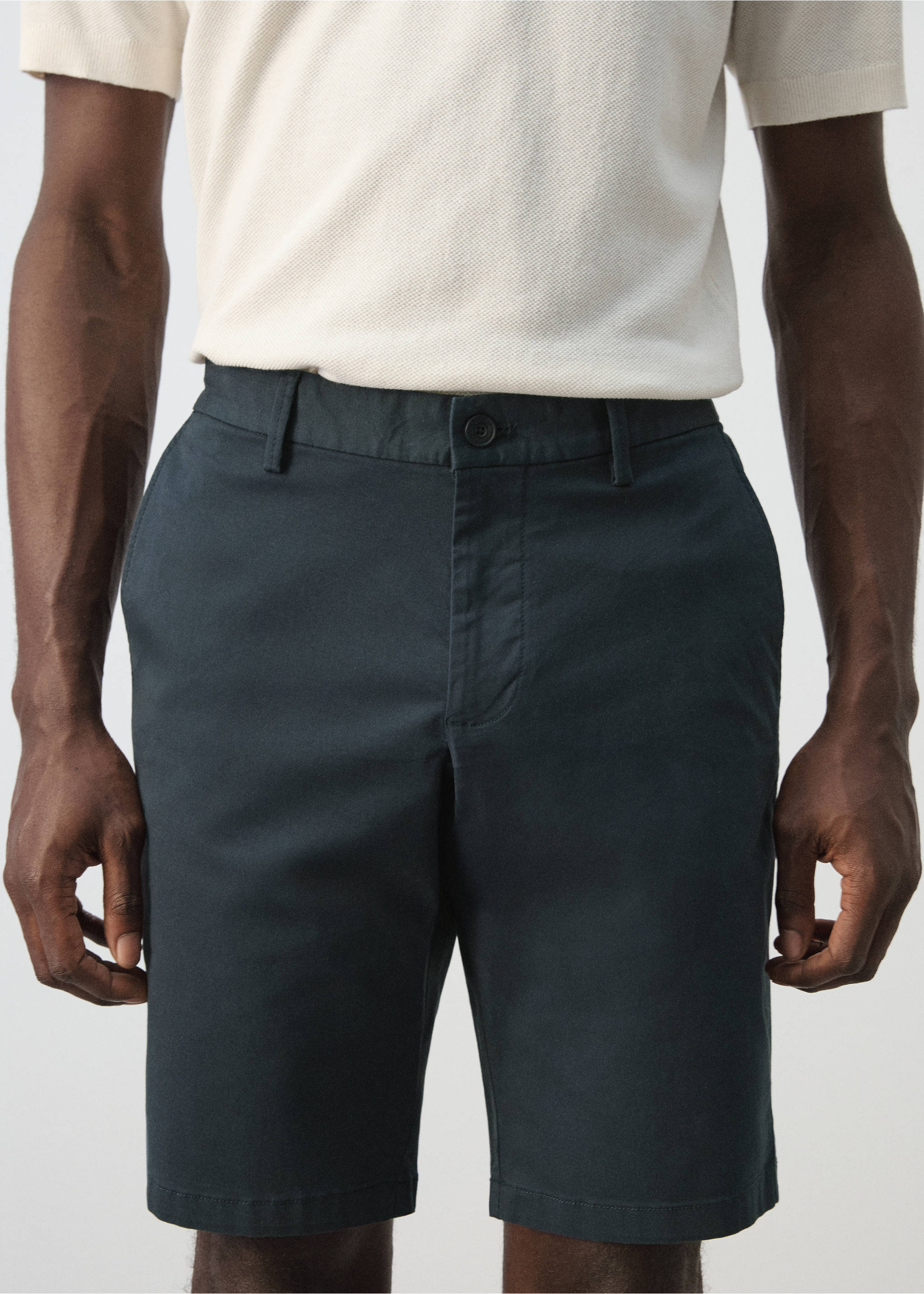 Slim-fit chino cotton bermuda shorts - Details of the article 1, Navy. Ref: 27095929-00.