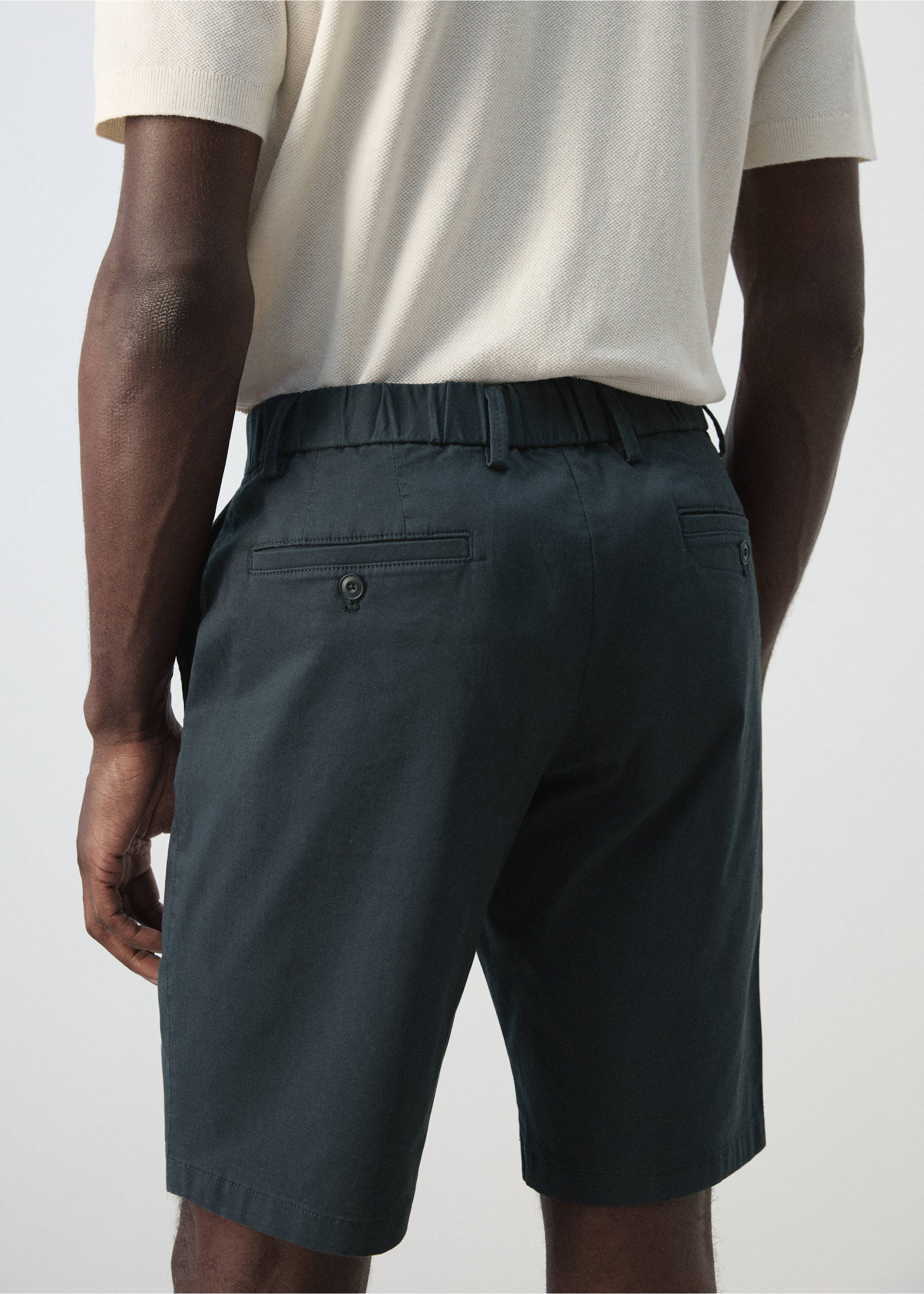 Slim-fit chino cotton bermuda shorts - Details of the article 6, Navy. Ref: 27095929-00.