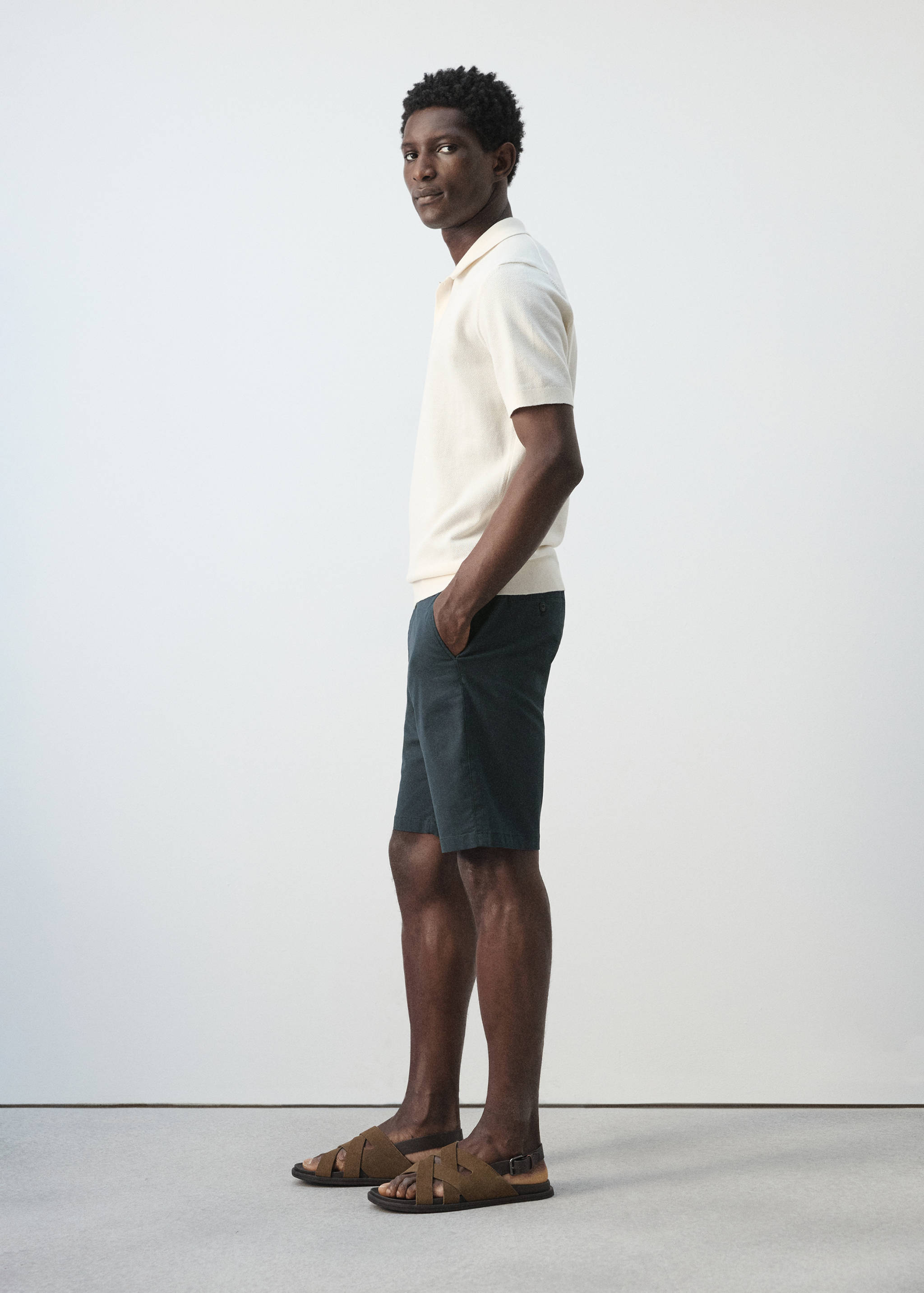 Slim-fit chino cotton bermuda shorts - Details of the article 2