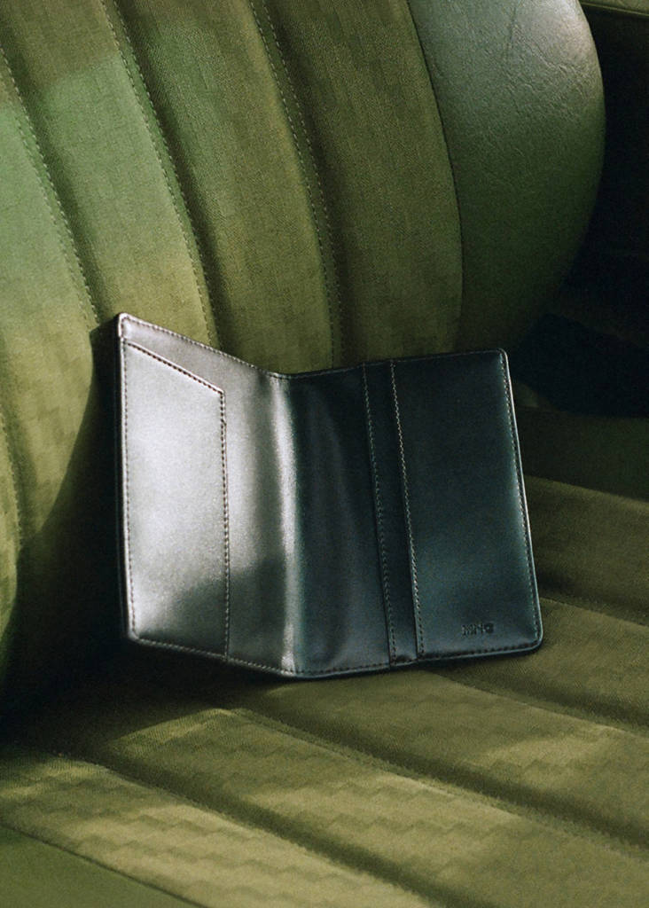 Leather wallet — Brown