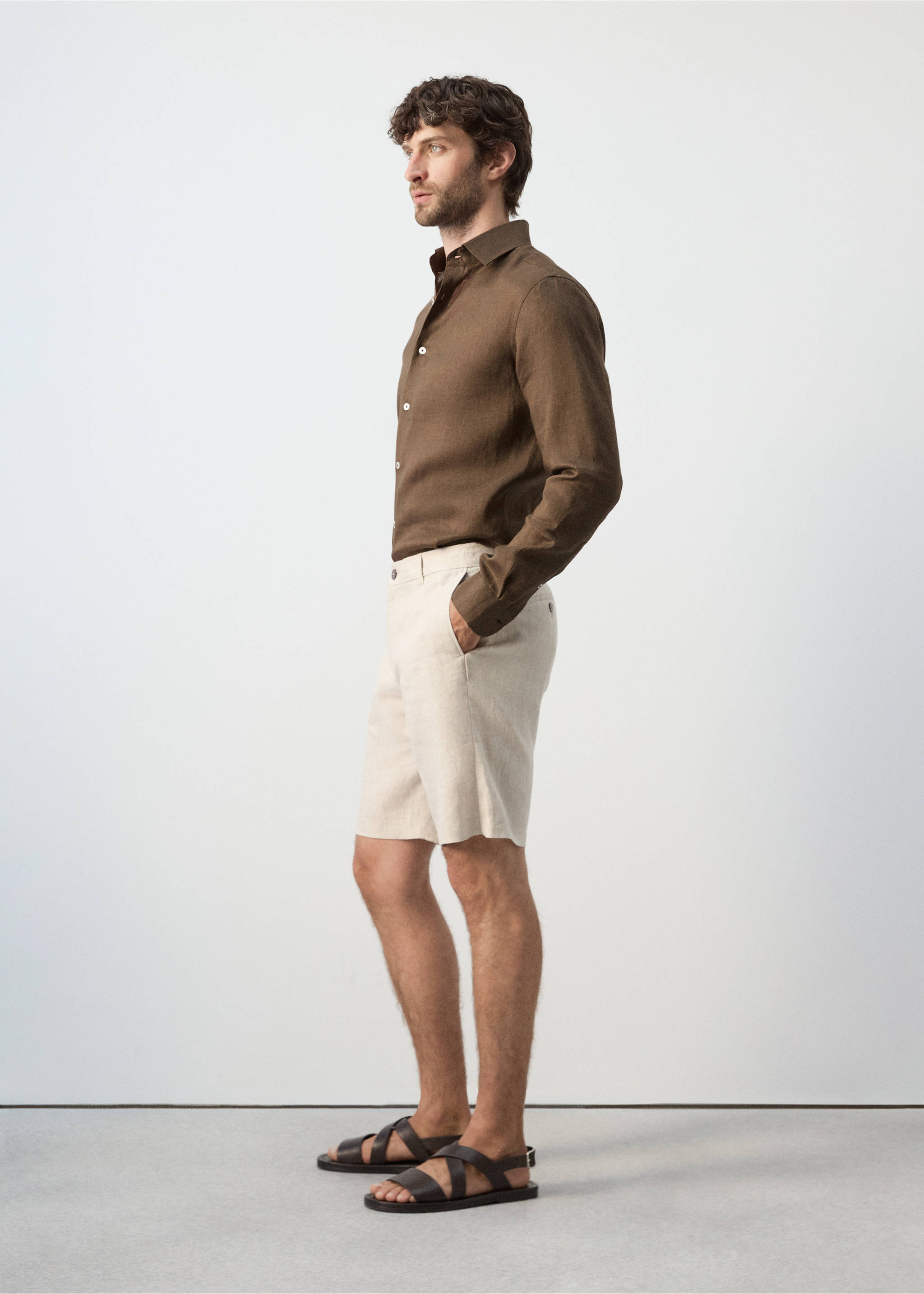 Chemise slim-fit 100 % lin - Détail de l'article 2, Tabac. Ref: 27095947-00.