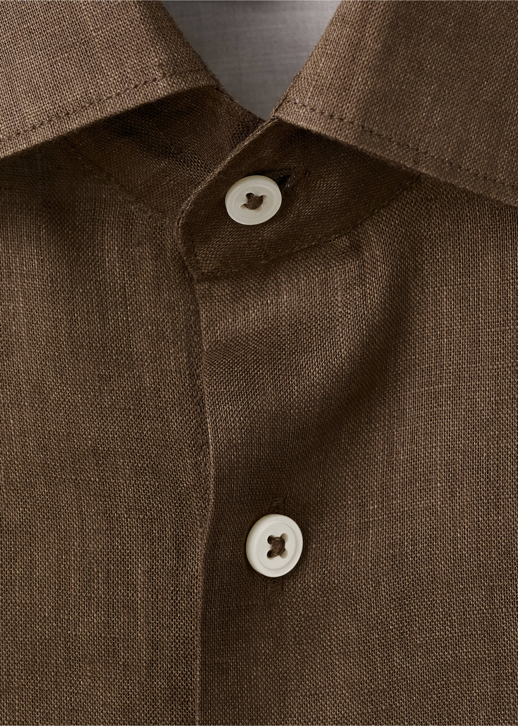 Camisa slim fit 100% lino - Detalle del artículo 8, Marrón tabaco. Ref: 27095947-00.