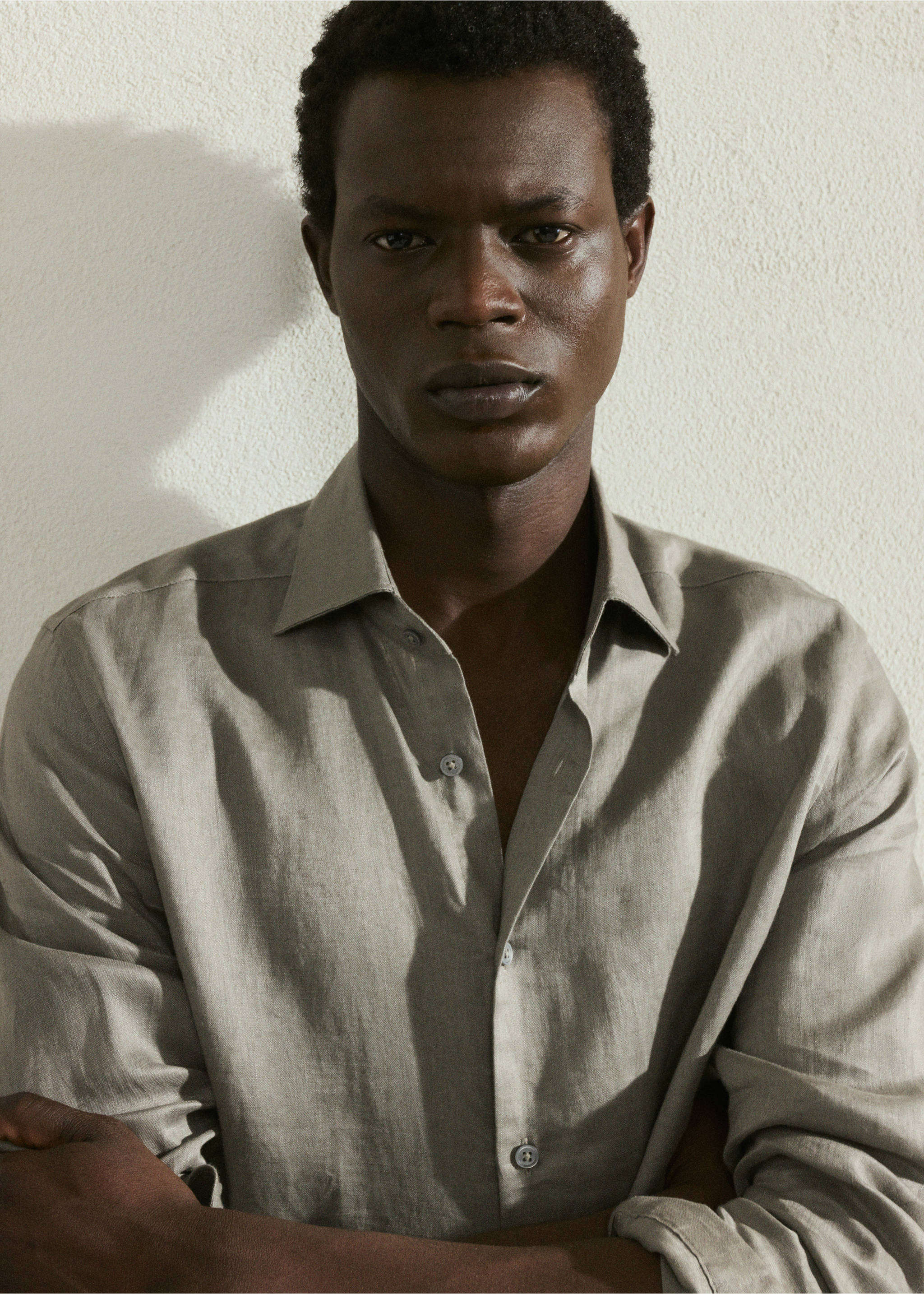 Chemise slim-fit 100 % lin - Détail de l'article 5, Marron moyen. Ref: 27095947-01.