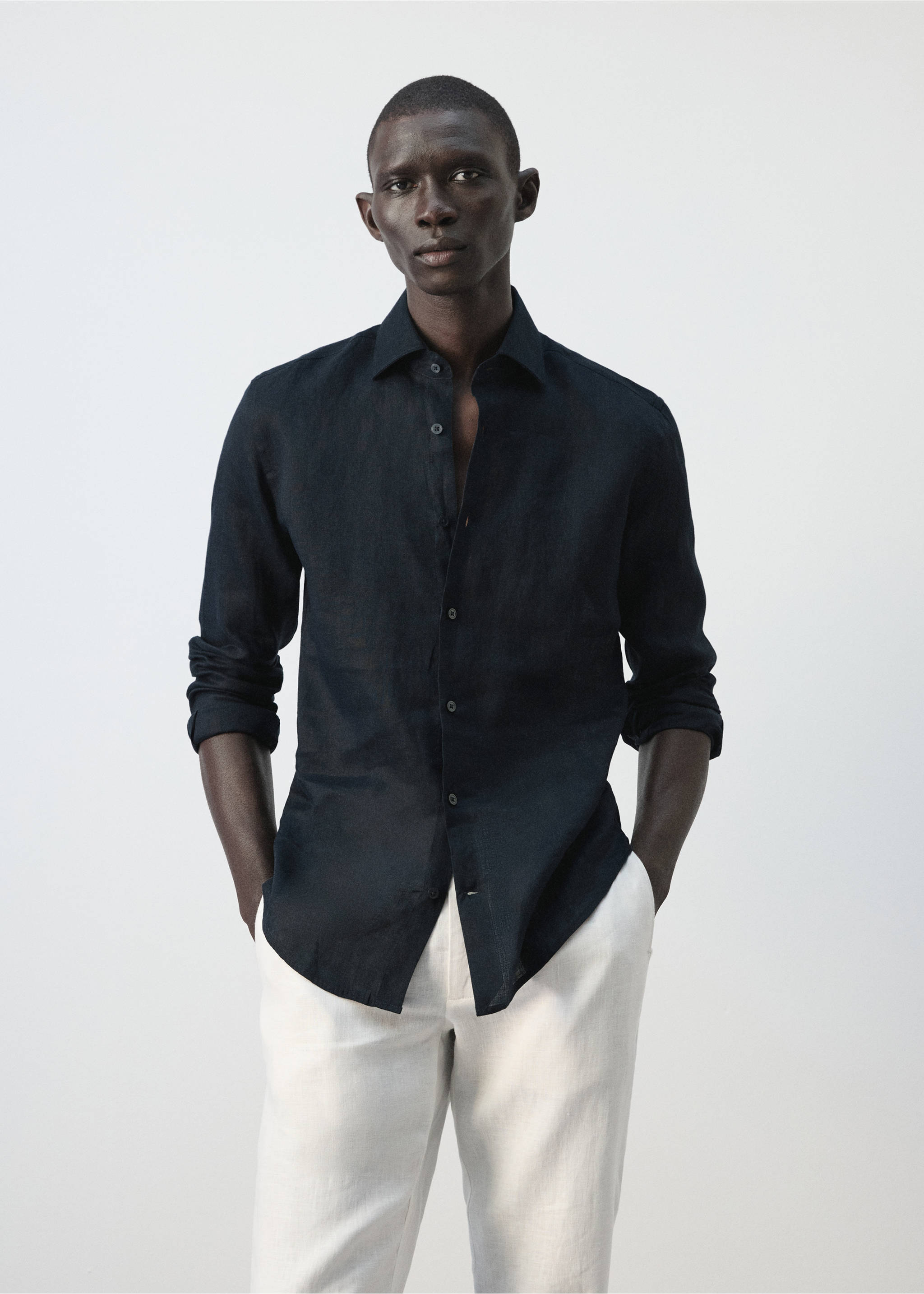 Camisa slim fit 100% lino - Plano medio, Azul marino. Ref: 27095947-00.