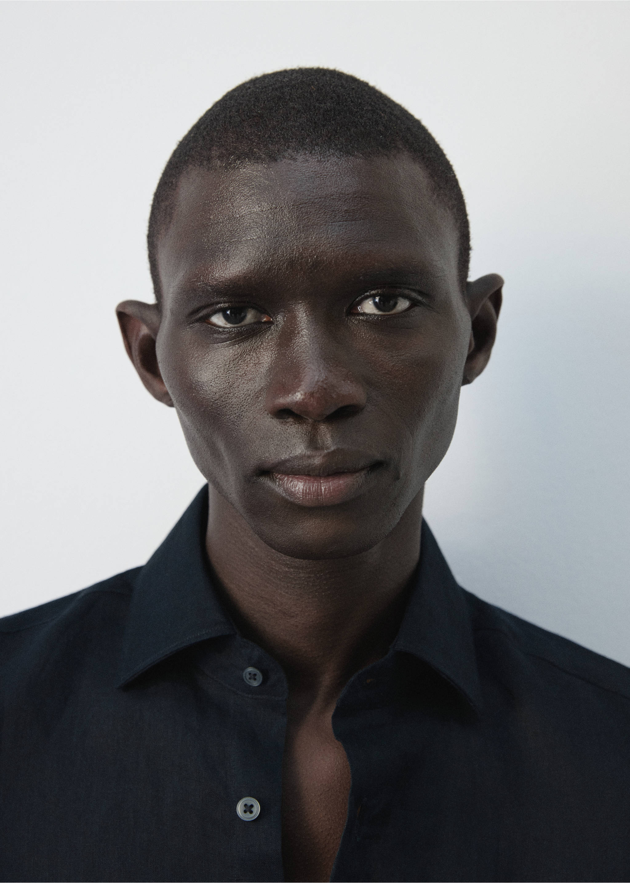 Camisa slim fit 100% lino - Detalle del artículo 1, Azul marino. Ref: 27095947-00.