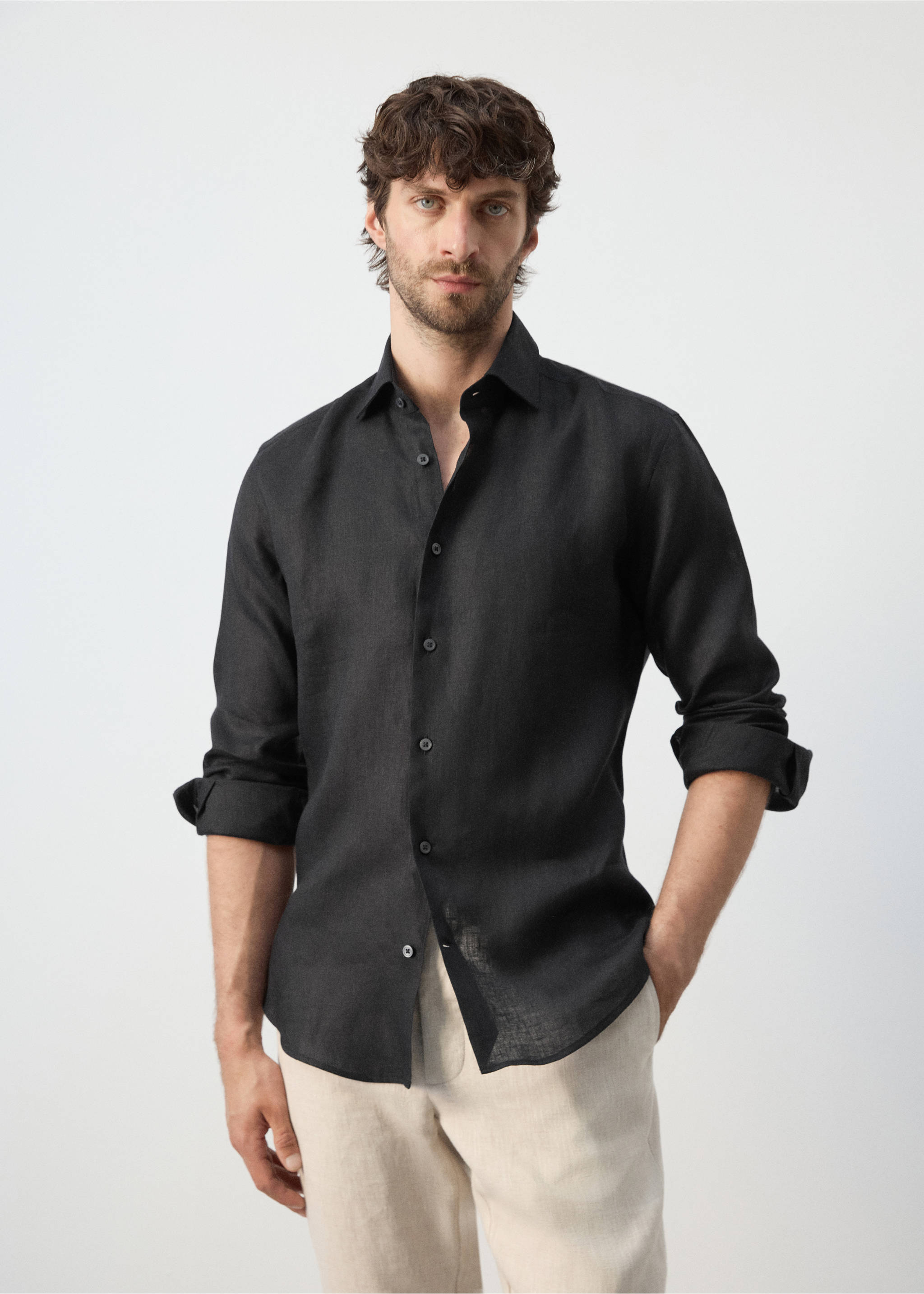 Chemise slim-fit 100 % lin - Plan moyen, Noir. Ref: 27095947-00.