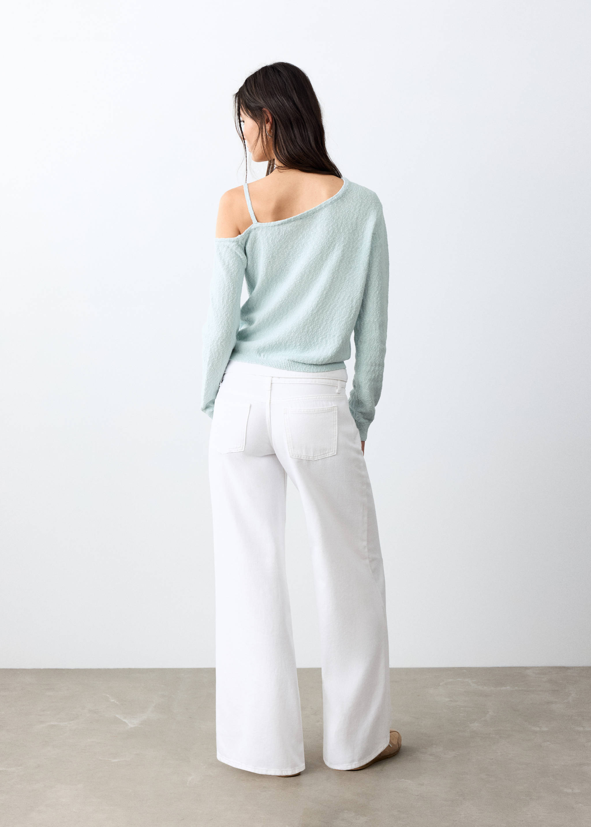 Asymmetric knit sweater - Reverse of the article