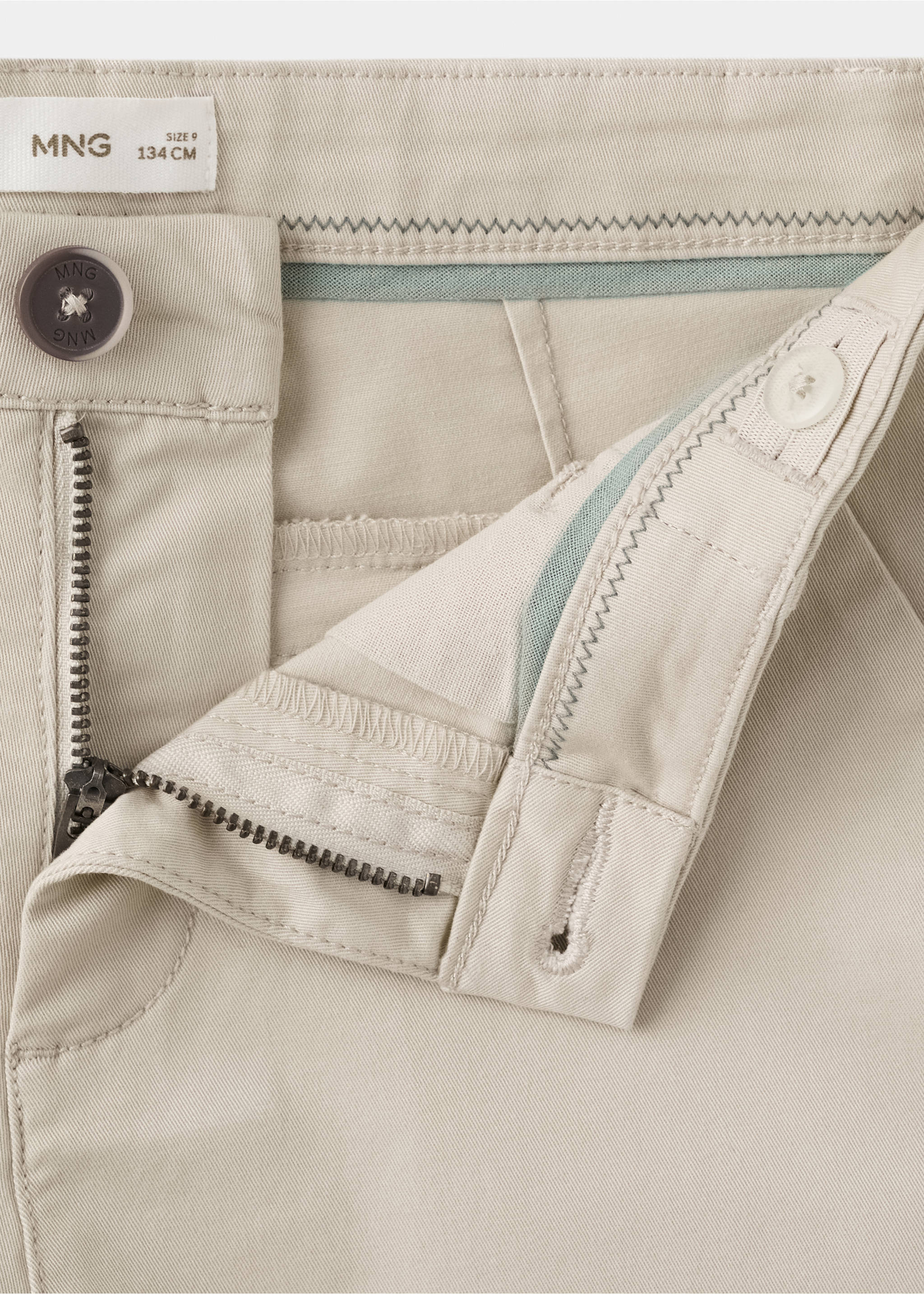 Cotton Bermuda shorts - Details of the article 8, Sand. Ref: 27095961-00.