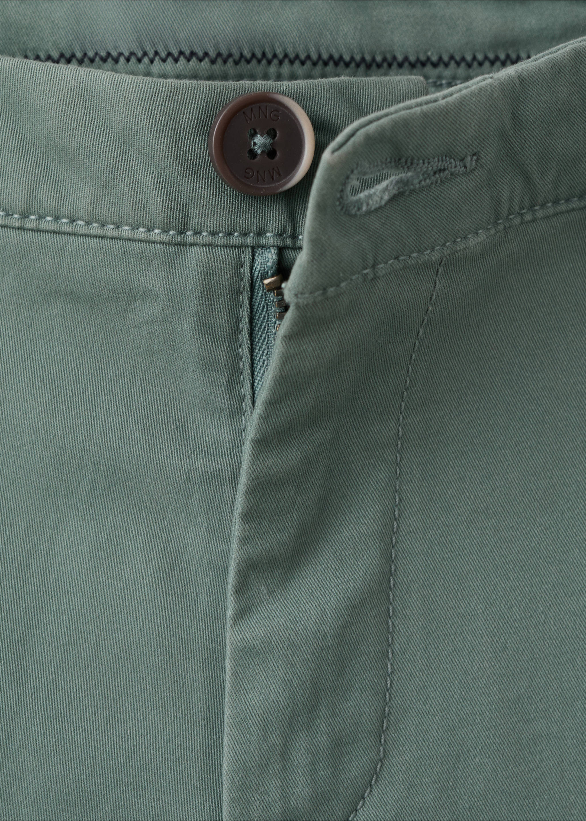 Cotton Bermuda shorts - Details of the article 8, Forest Green. Ref: 27095961-00.
