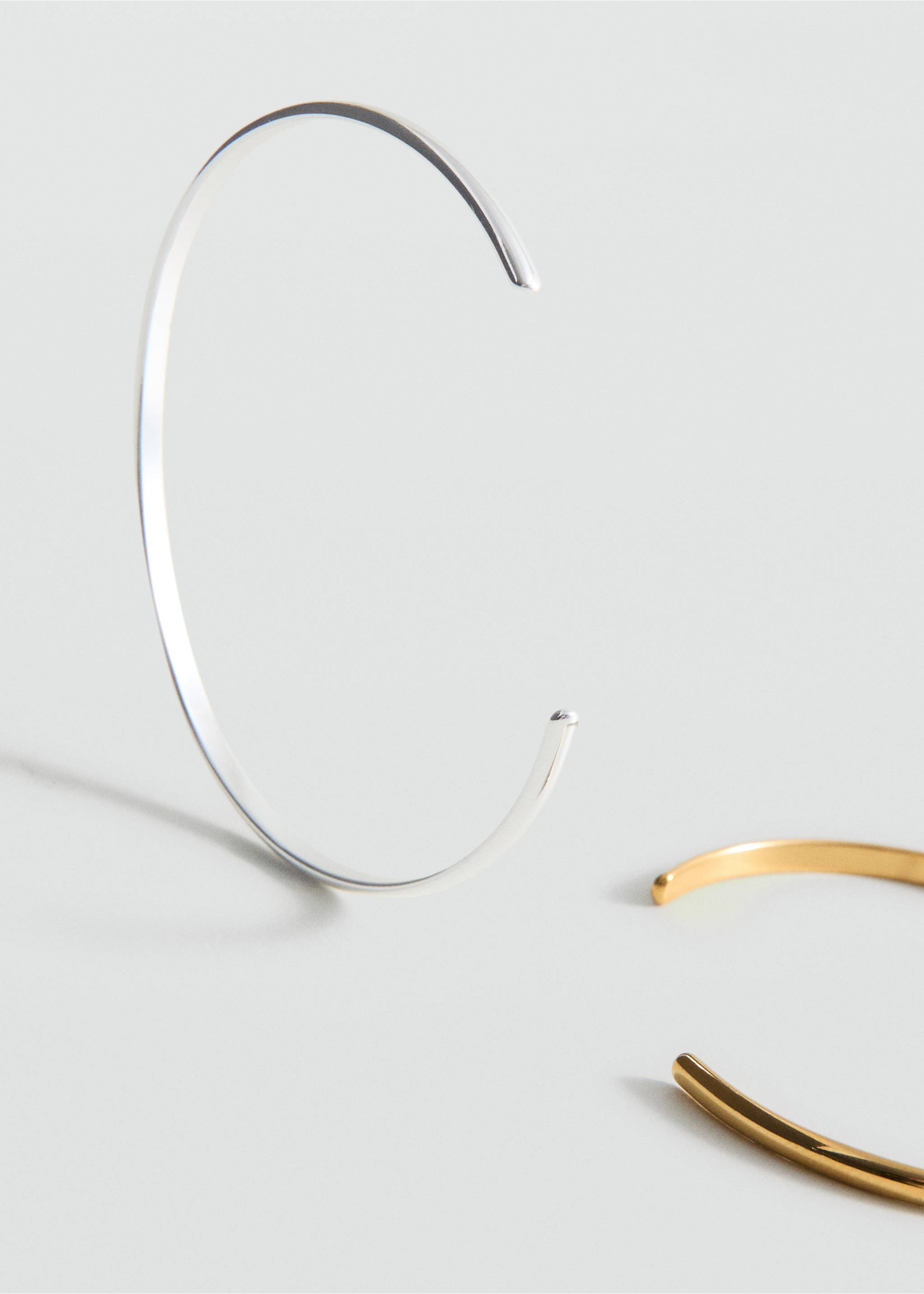 Set of combined stainless steel bracelets - Details of the article 1, Gold. Ref: 27095975-00.