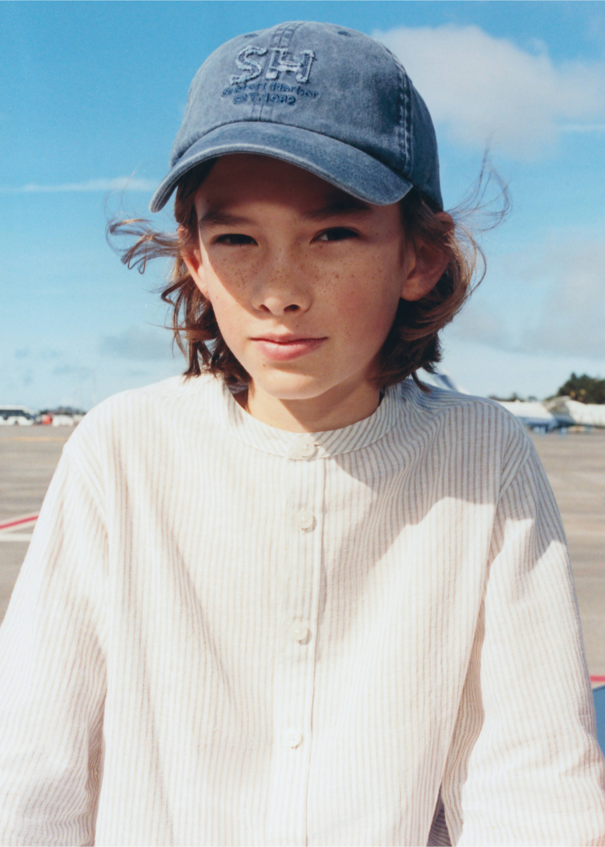 Cap with embroidered text - Details of the article 6, Navy. Ref: 27095983-00.