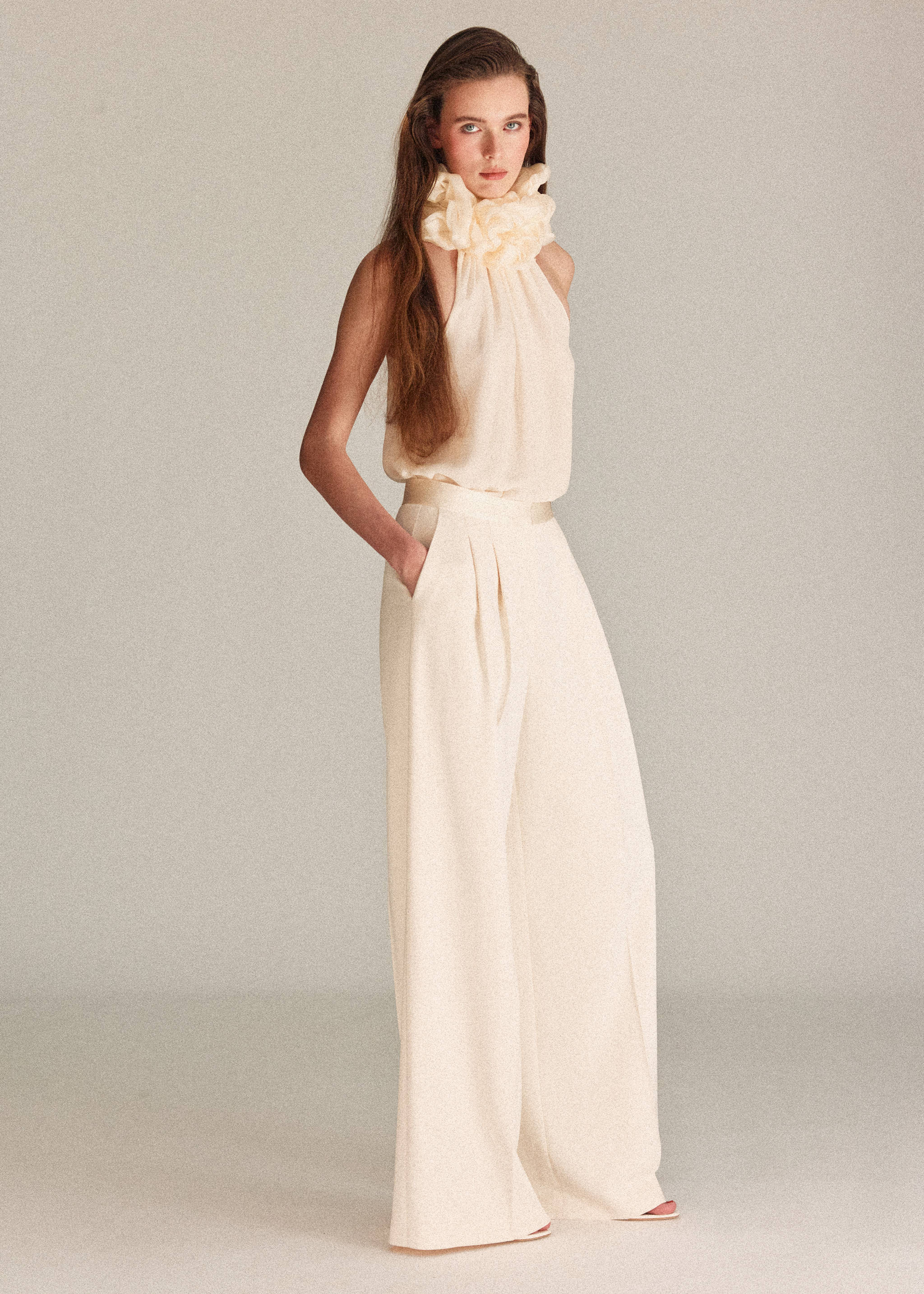 Bluzka z dekoltem halter w kwiaty - Plan ogólny, Kremowy / écru. Ref: 27095992-00.