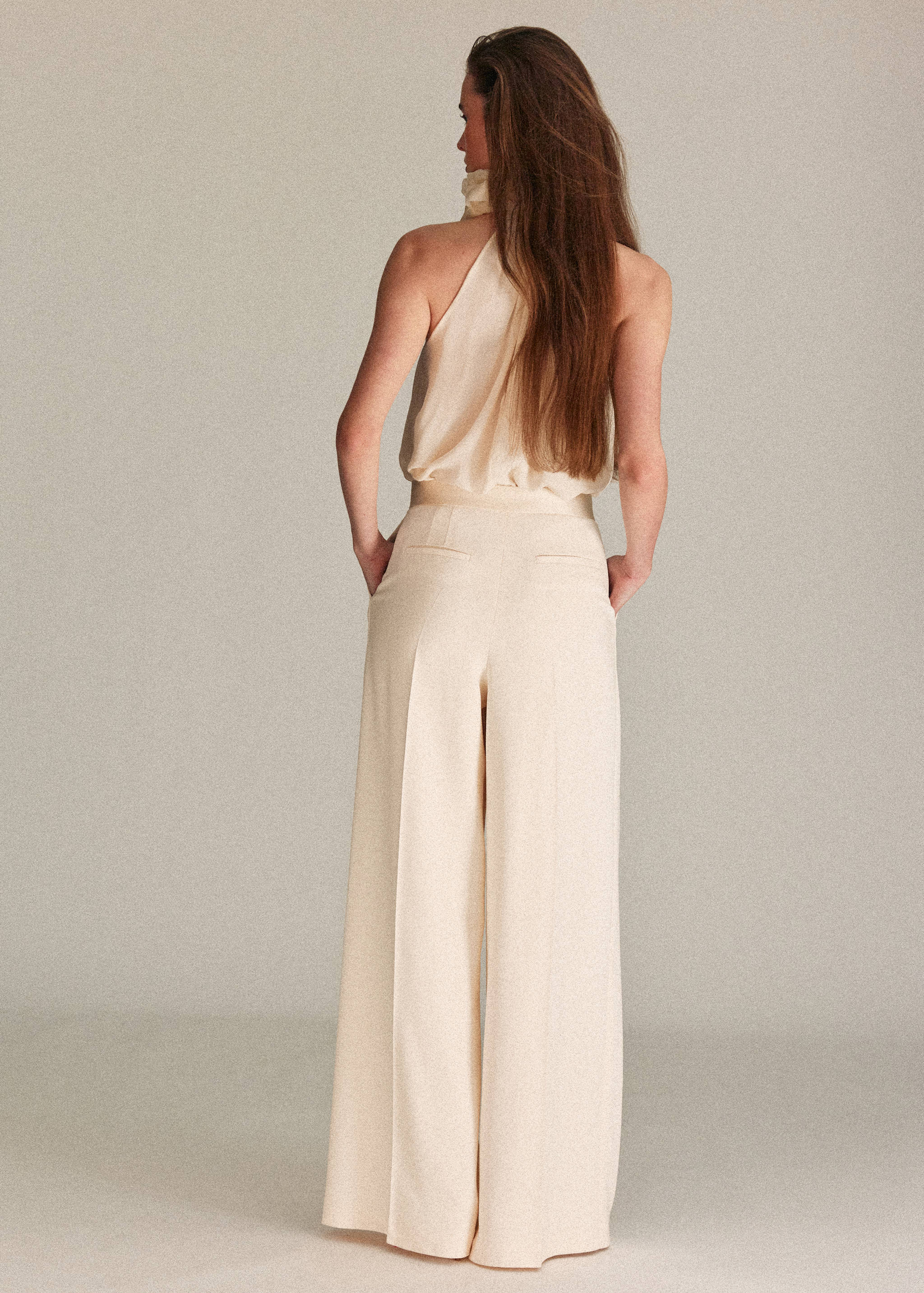 Bluzka z dekoltem halter w kwiaty - Tylna strona artykułu, Kremowy / écru. Ref: 27095992-00.