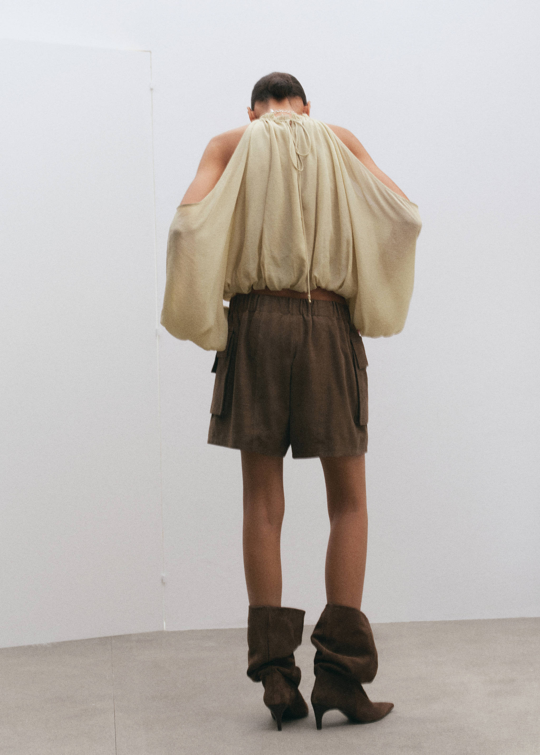 Off-the-shoulder lyocell blouse - Reverse of the article