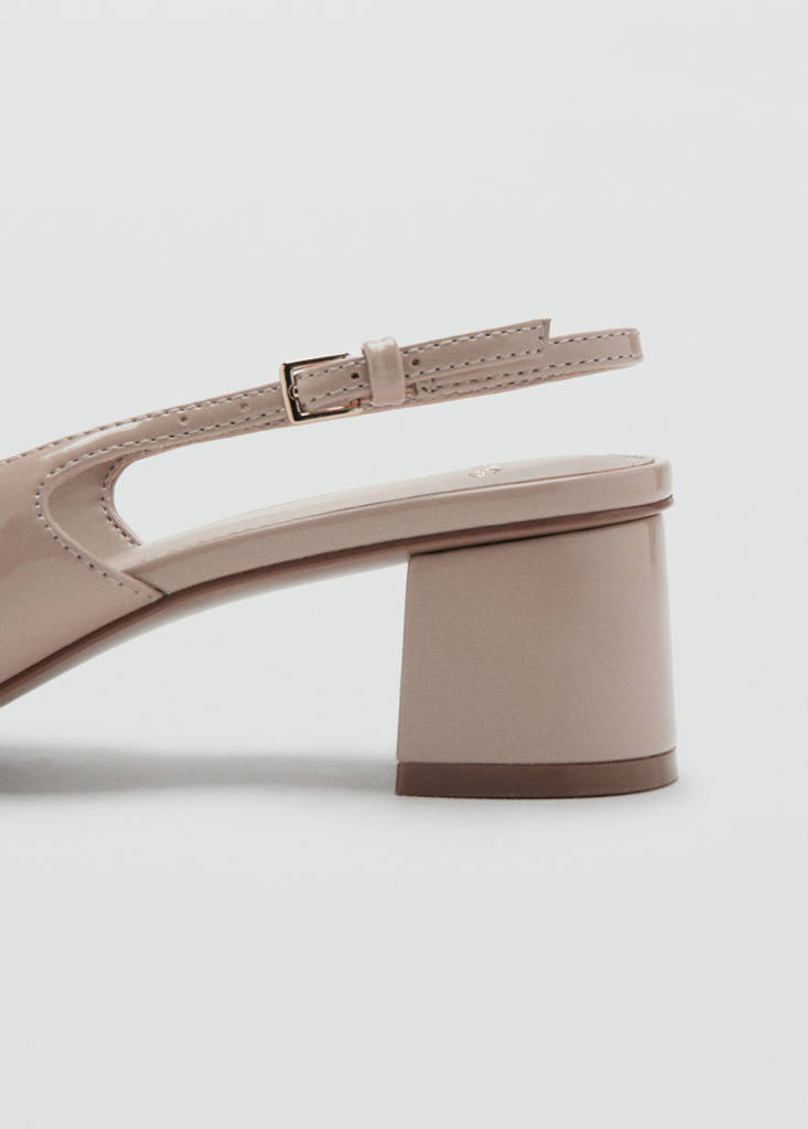 Patent leather shoes with straps and buckle — Ecru