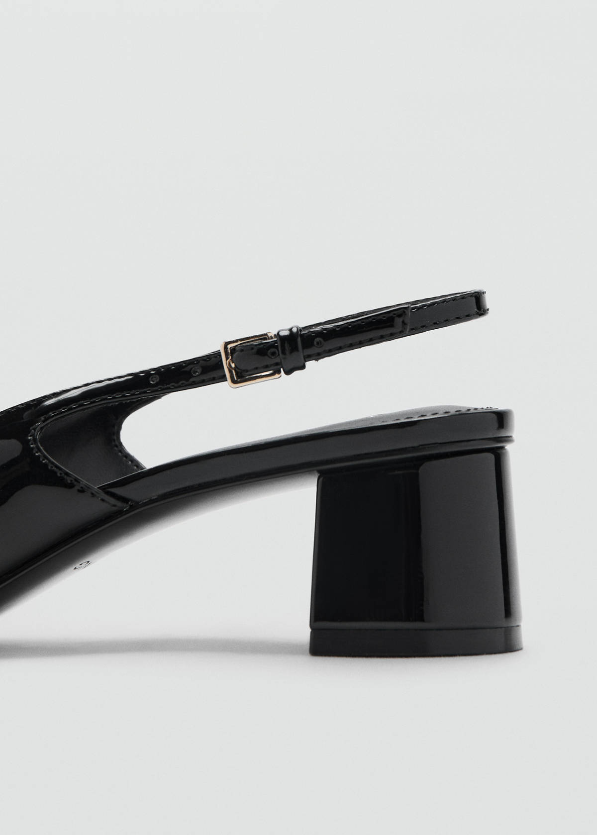 Patent leather shoes with straps and buckle — Black