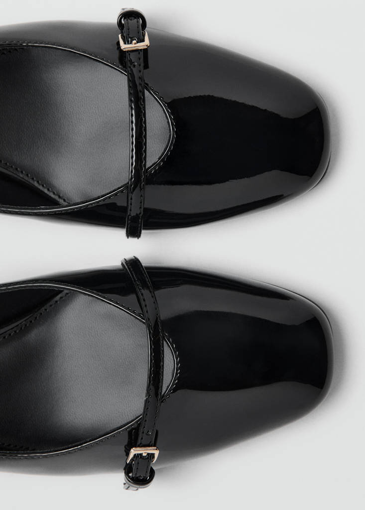 Patent leather shoes with straps and buckle — Black