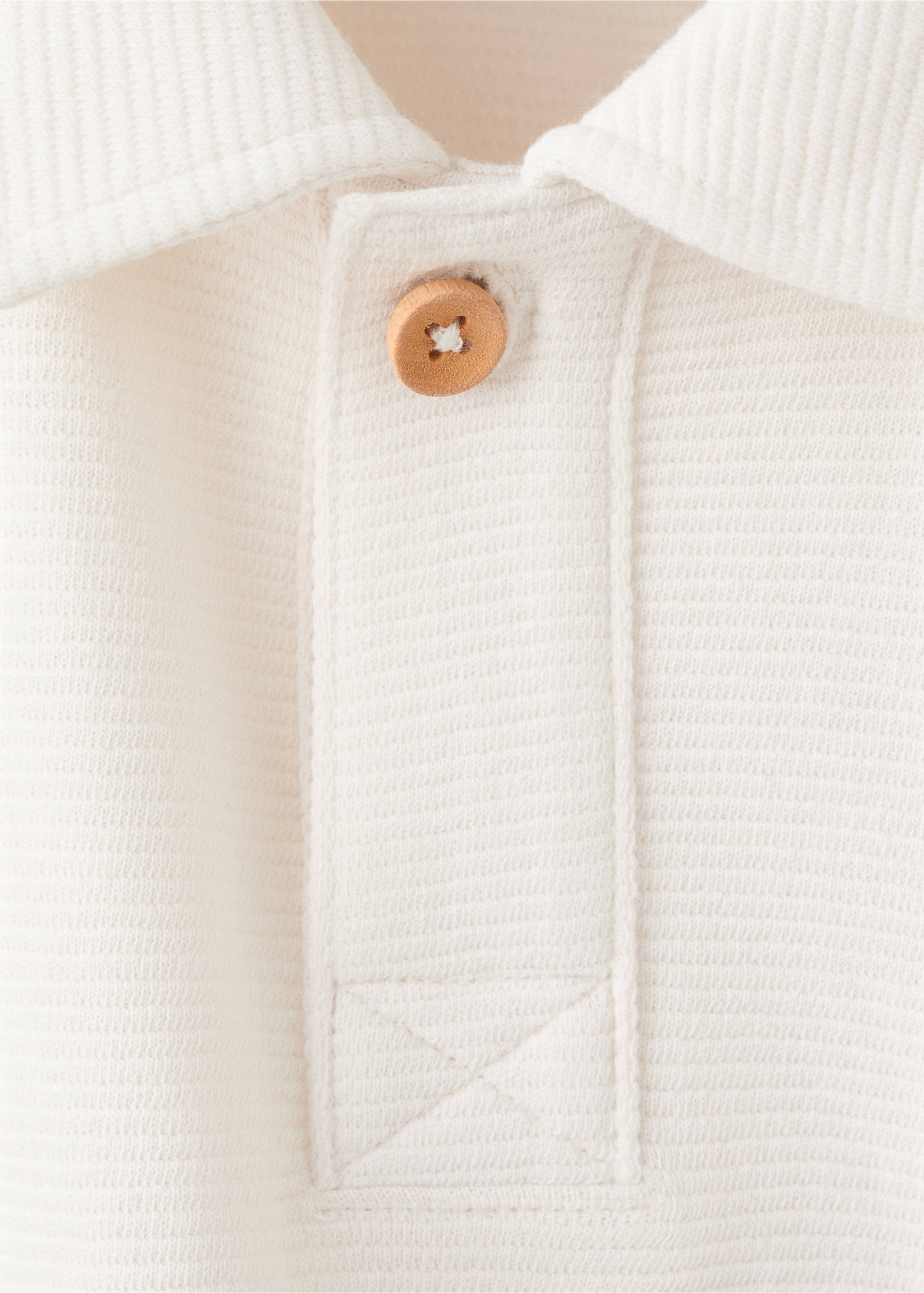 Chest-pocket cotton pocket polo shirt - Details of the article 8, Ecru. Ref: 27096342-00.