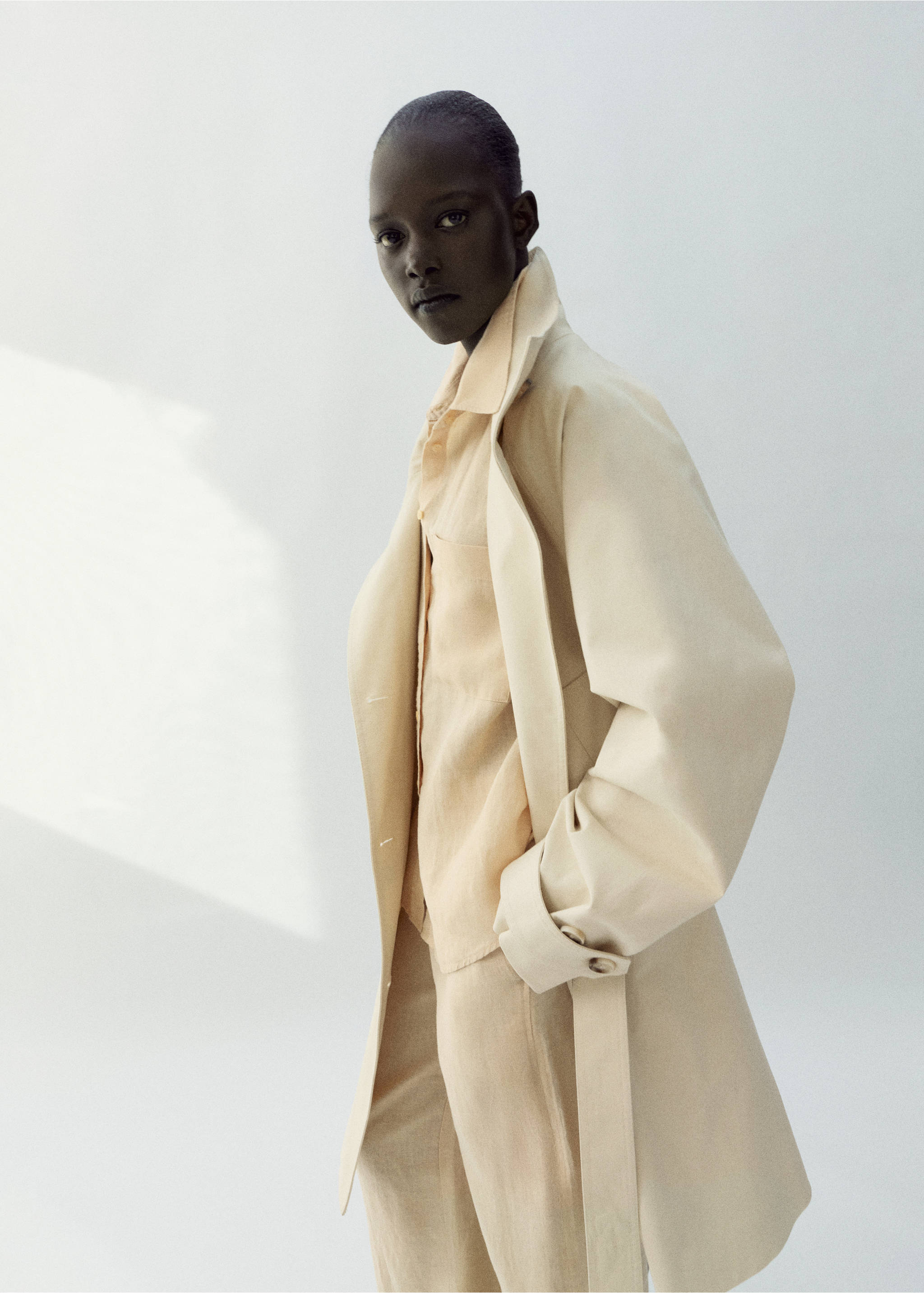 Chemise lin poche - Plan moyen, Jaune pastel. Ref: 27096345-00.