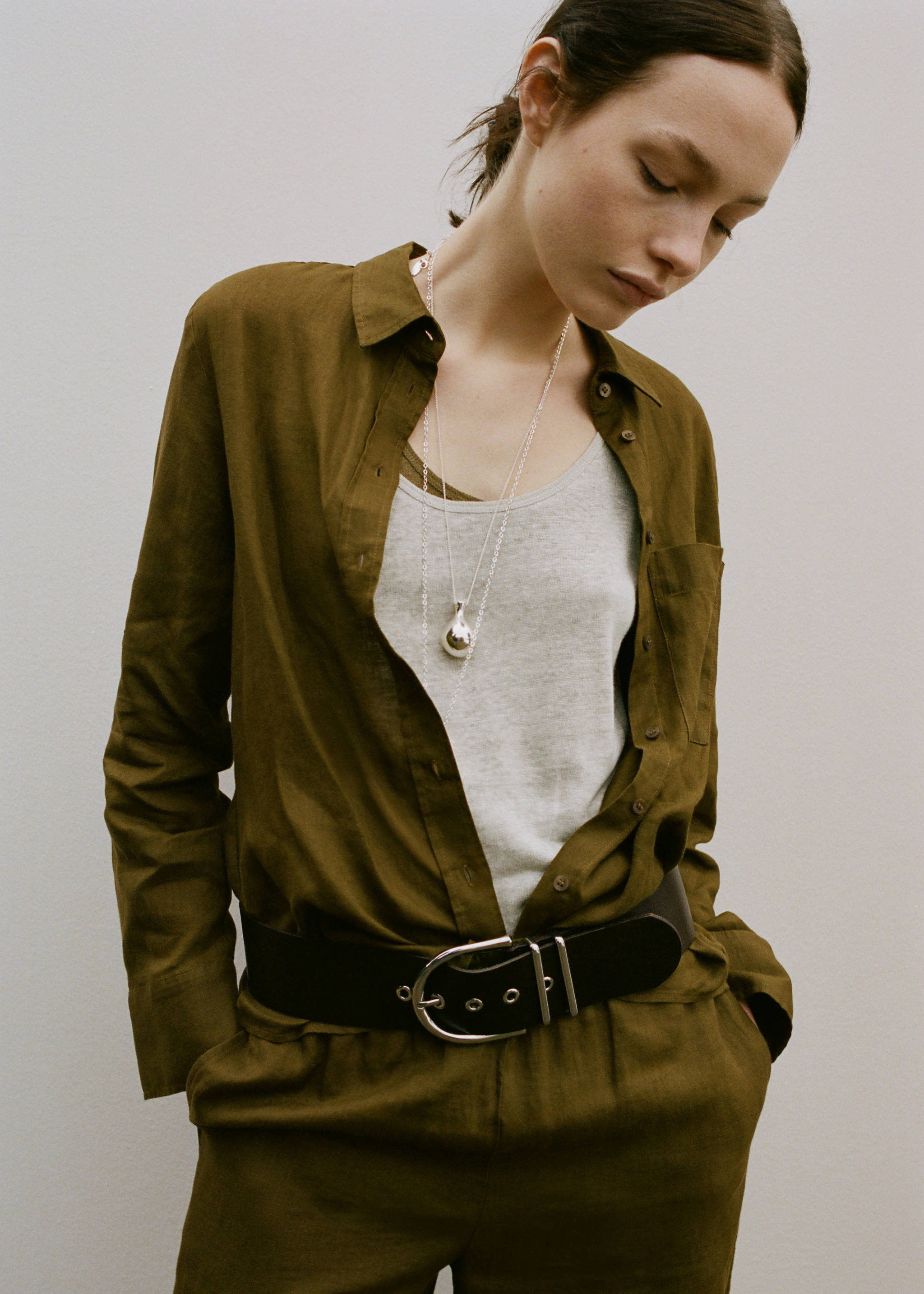 Pocket linen shirt - Medium plane, Olive Green. Ref: 27096345-00.