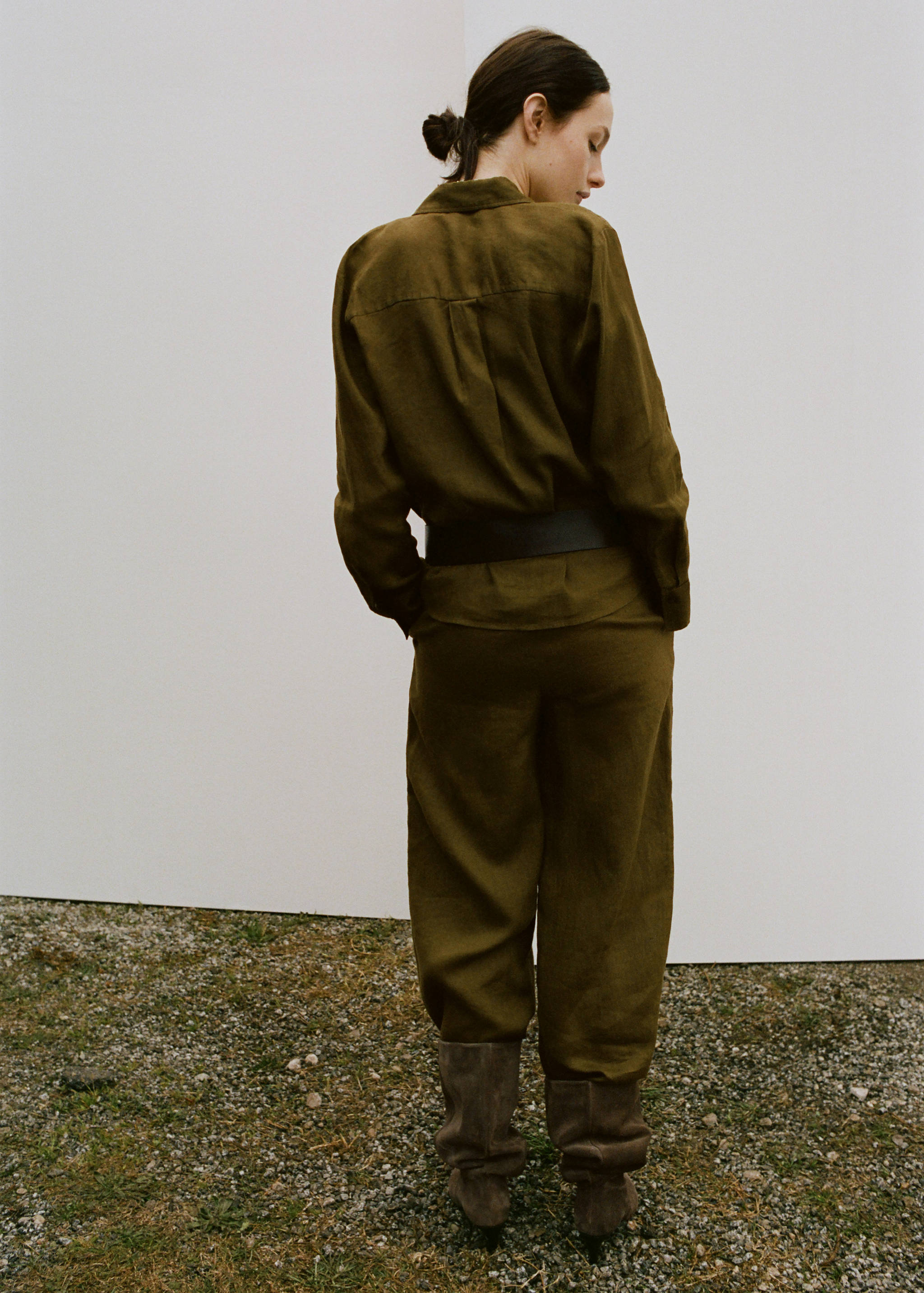 Pocket linen shirt - Details of the article 1, Olive Green. Ref: 27096345-00.