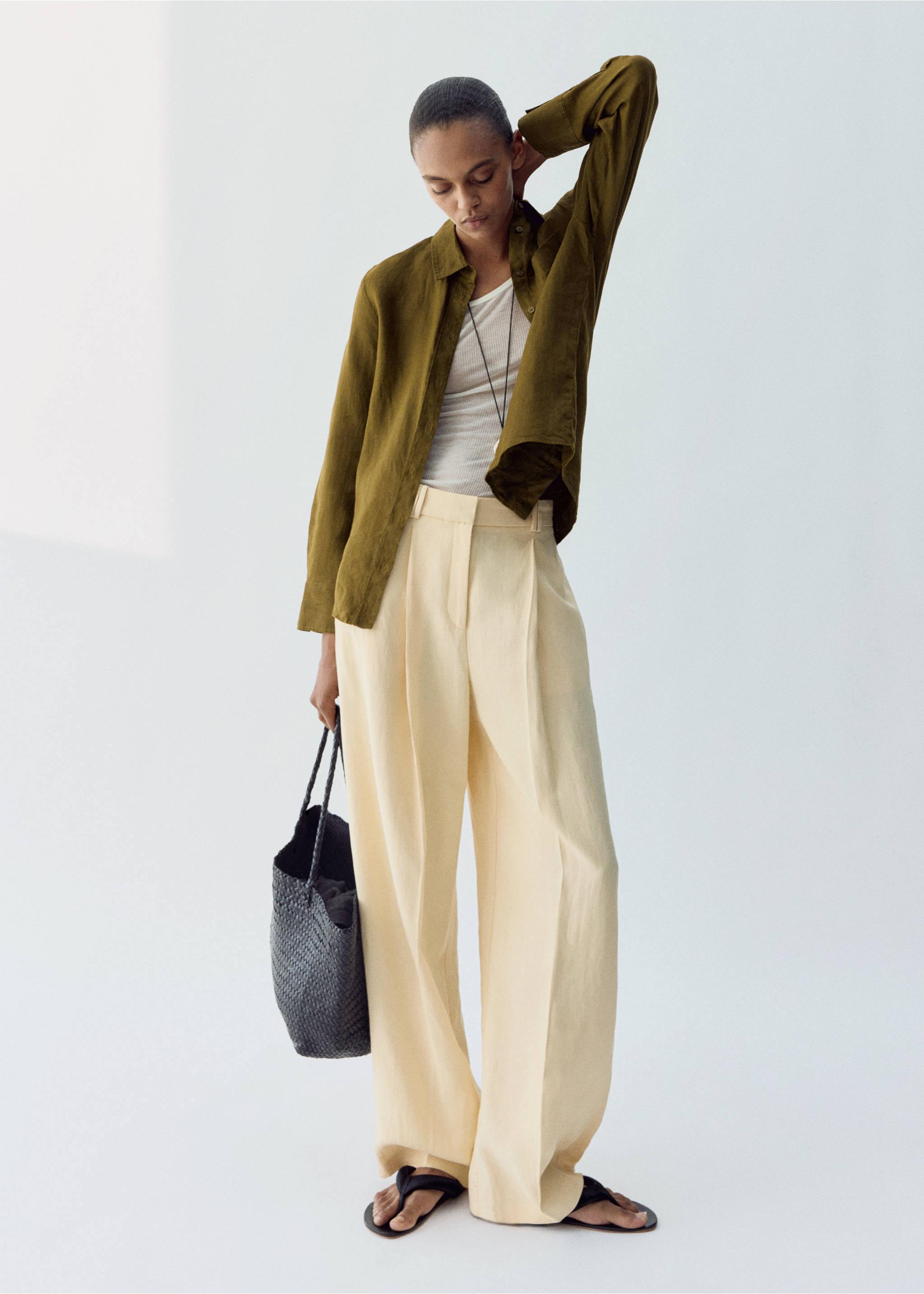 Camisa lino bolsillo - Plano general, Oliva. Ref: 27096345-01.