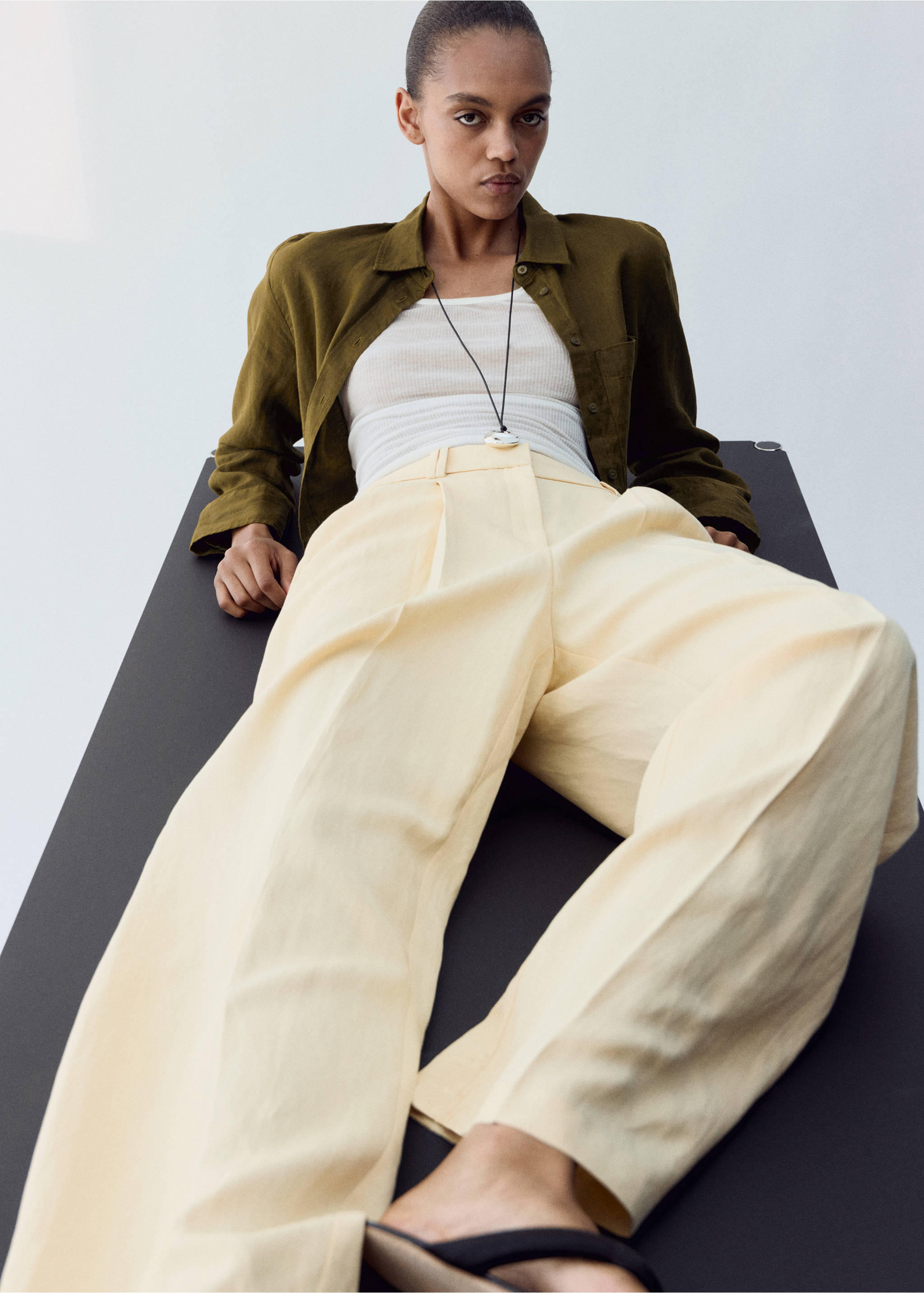 Camisa lino bolsillo - Detalle del artículo 2, Oliva. Ref: 27096345-01.