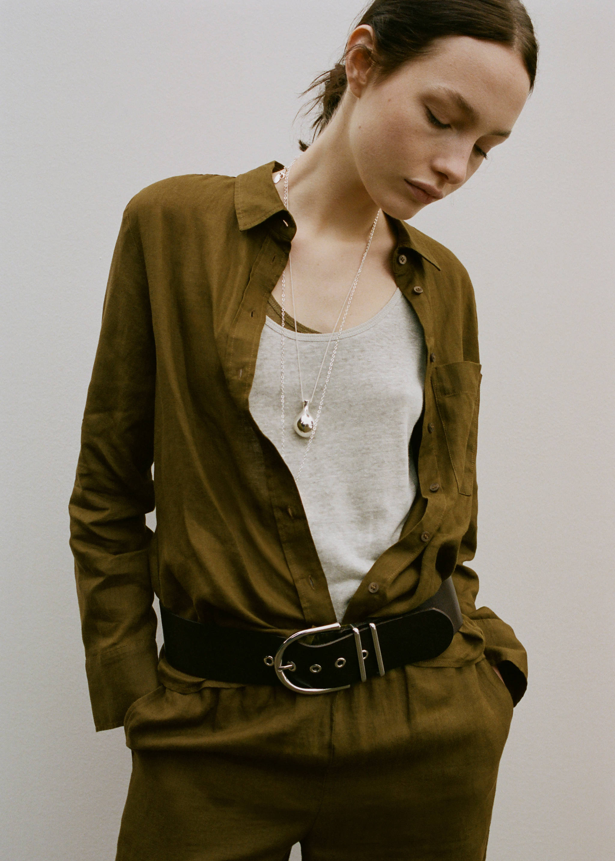 Pocket linen shirt - Medium plane, Olive Green. Ref: 27096345-05.