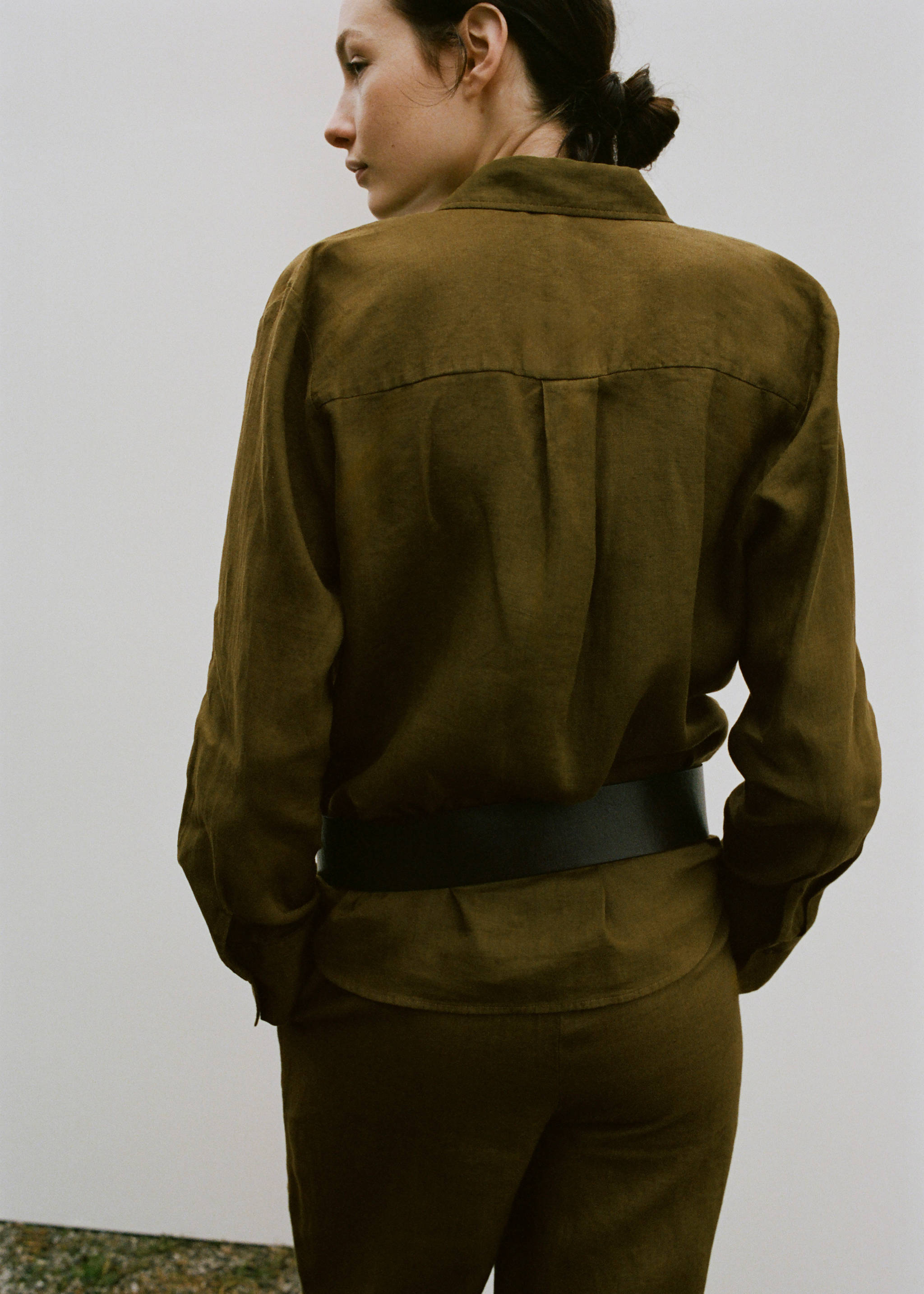 Pocket linen shirt - Reverse of the article, Olive Green. Ref: 27096345-05.