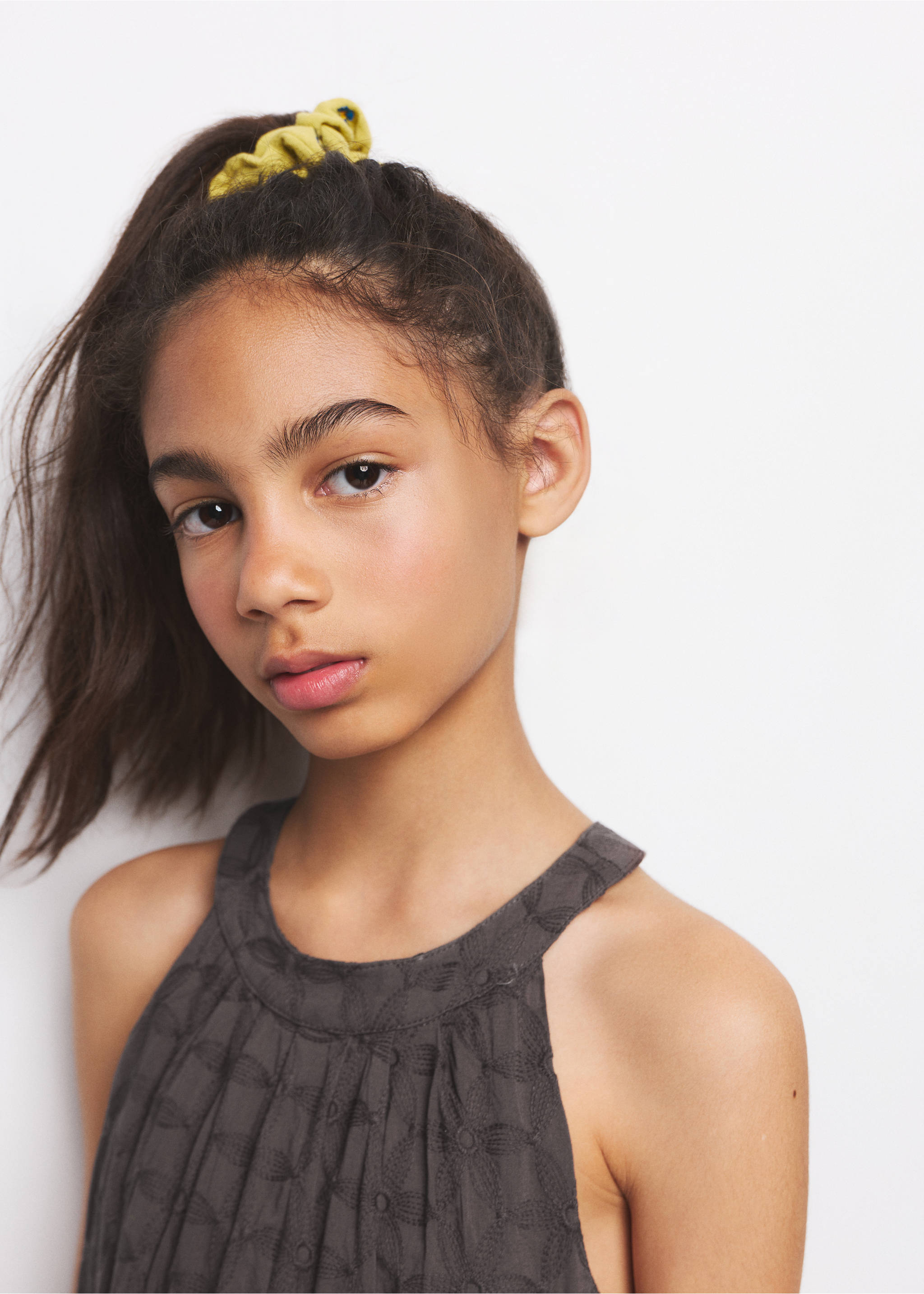 Šaty s květinovou výšivkou - Detail zboží 1, Čokoládová. Ref: 27096347-00.